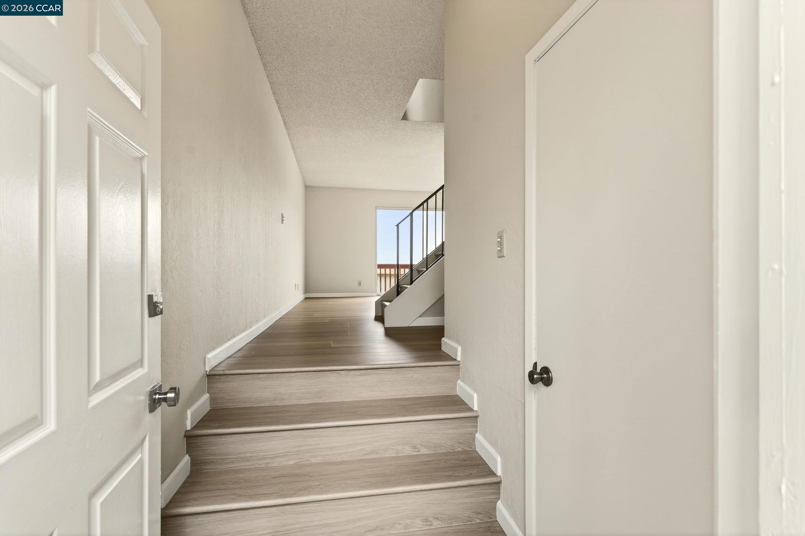 Detail Gallery Image 5 of 60 For 108 Saint Michaels Ct, Daly City,  CA 94015 - 3 Beds | 2/1 Baths