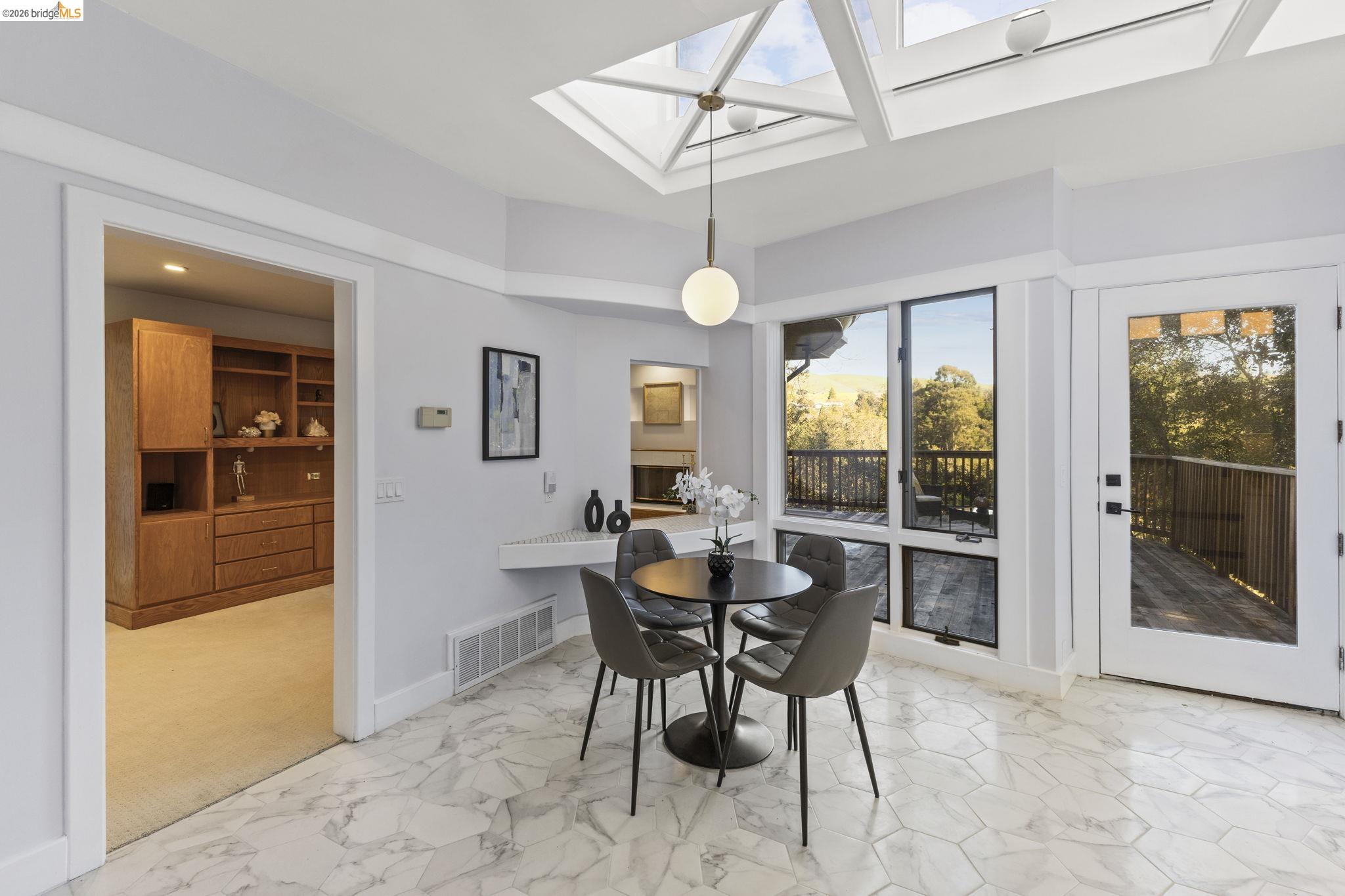 Detail Gallery Image 11 of 30 For 64 Valencia Rd, Orinda,  CA 94563 - 3 Beds | 2/1 Baths