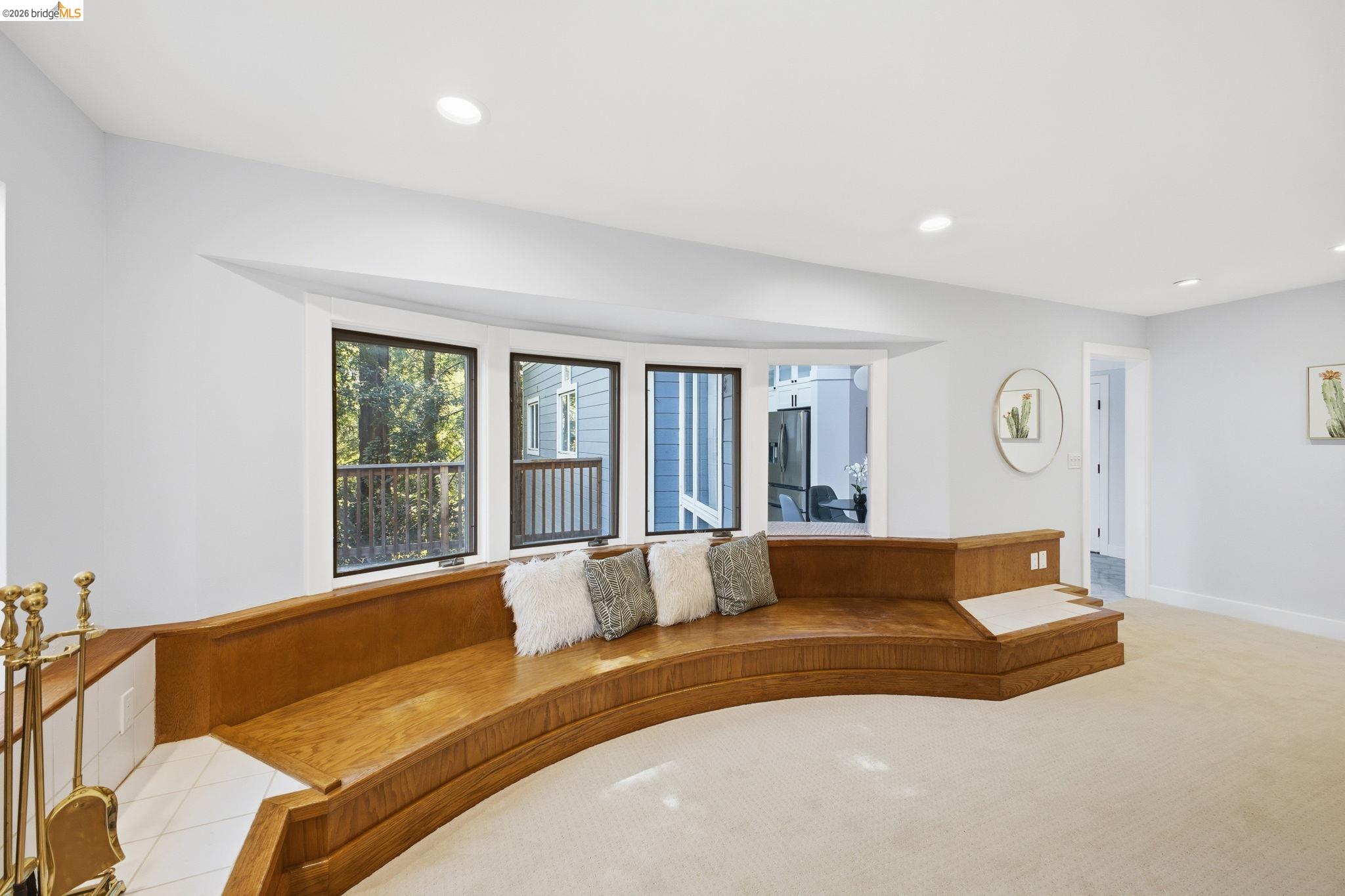 Detail Gallery Image 13 of 30 For 64 Valencia Rd, Orinda,  CA 94563 - 3 Beds | 2/1 Baths