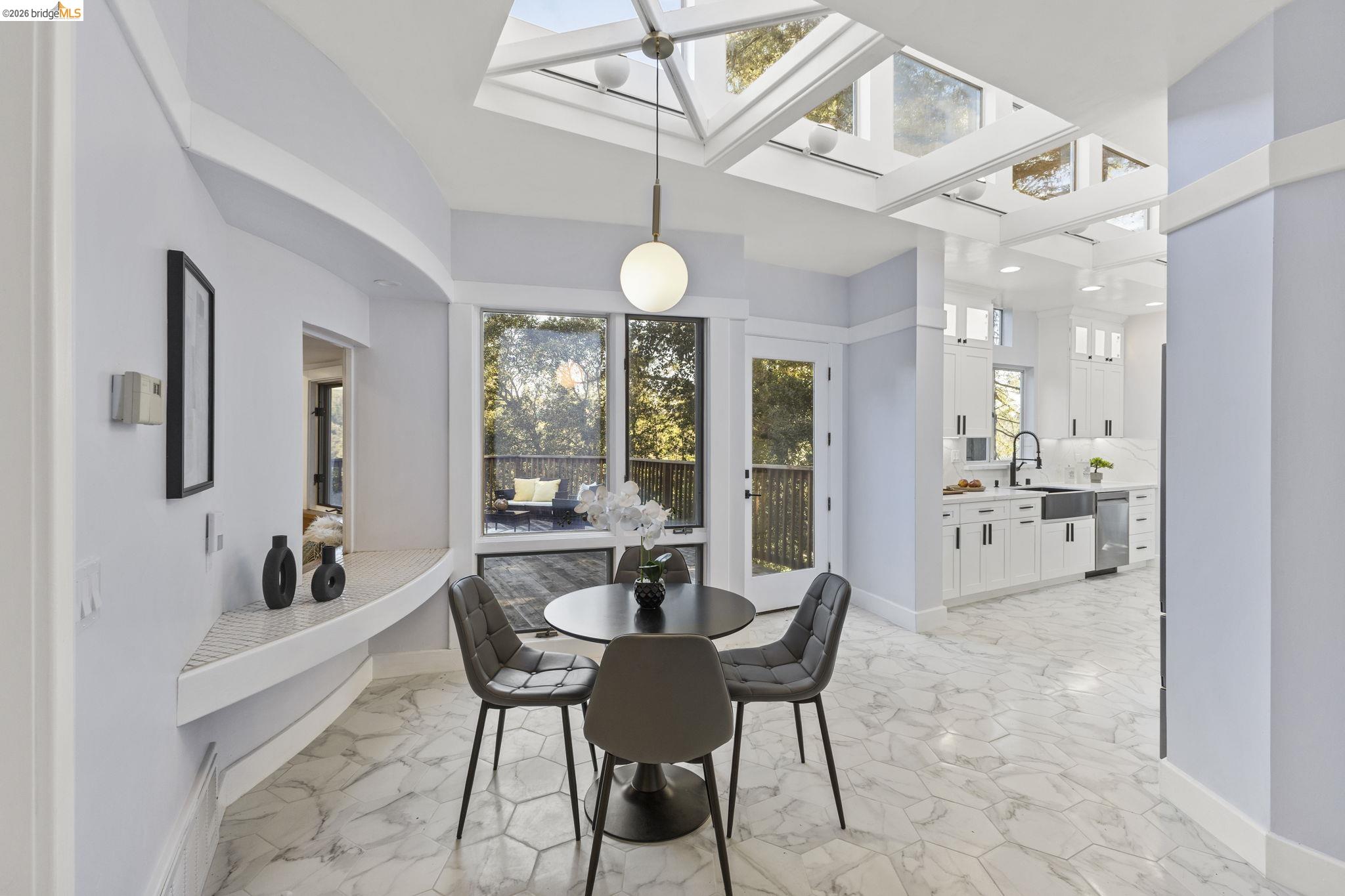 Detail Gallery Image 3 of 30 For 64 Valencia Rd, Orinda,  CA 94563 - 3 Beds | 2/1 Baths