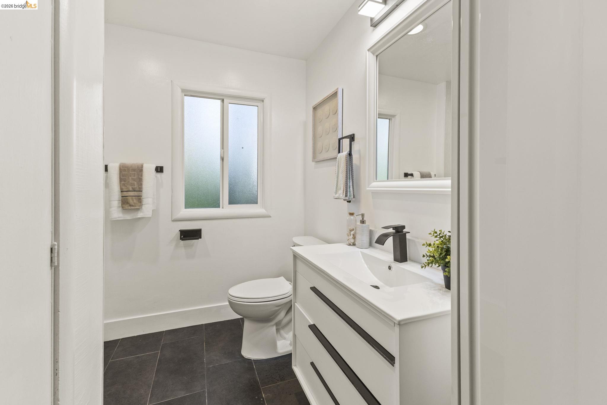 Detail Gallery Image 23 of 30 For 64 Valencia Rd, Orinda,  CA 94563 - 3 Beds | 2/1 Baths
