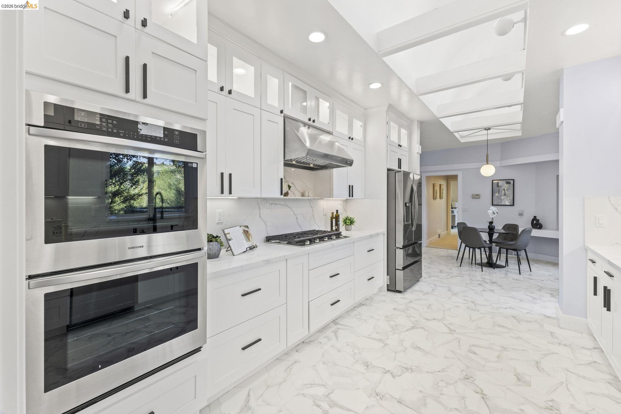 Detail Gallery Image 5 of 30 For 64 Valencia Rd, Orinda,  CA 94563 - 3 Beds | 2/1 Baths