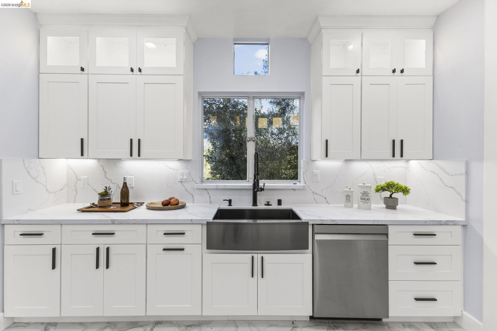 Detail Gallery Image 6 of 30 For 64 Valencia Rd, Orinda,  CA 94563 - 3 Beds | 2/1 Baths