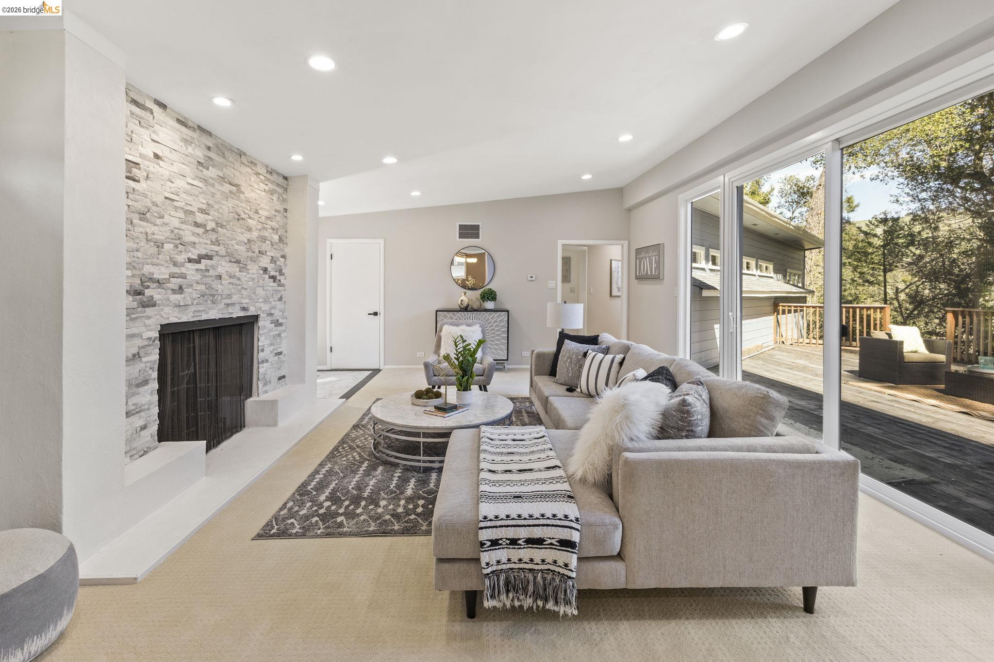 Detail Gallery Image 7 of 30 For 64 Valencia Rd, Orinda,  CA 94563 - 3 Beds | 2/1 Baths