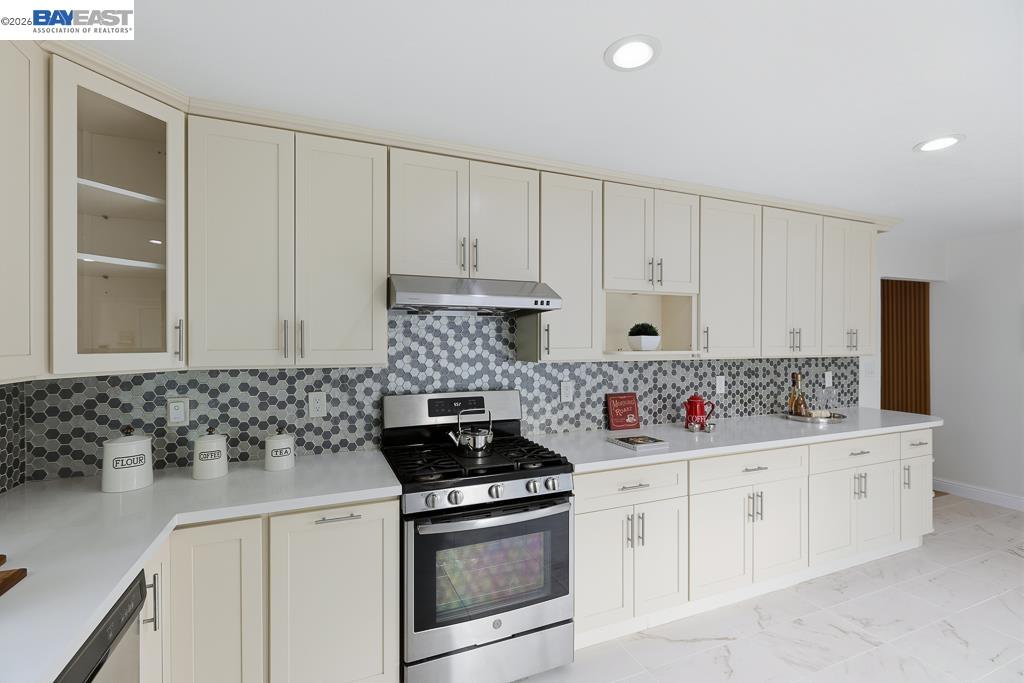 Detail Gallery Image 11 of 43 For 769 Covina Way, Fremont,  CA 94539 - 5 Beds | 3 Baths