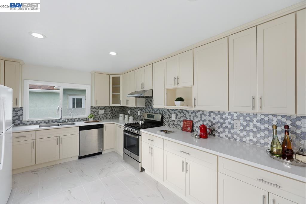 Detail Gallery Image 10 of 43 For 769 Covina Way, Fremont,  CA 94539 - 5 Beds | 3 Baths