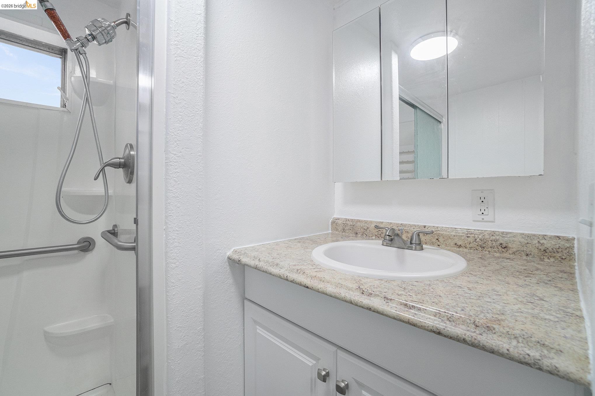 Detail Gallery Image 13 of 26 For 210 W Cypress #1,  Oakley,  CA 94561 - 1 Beds | 1 Baths