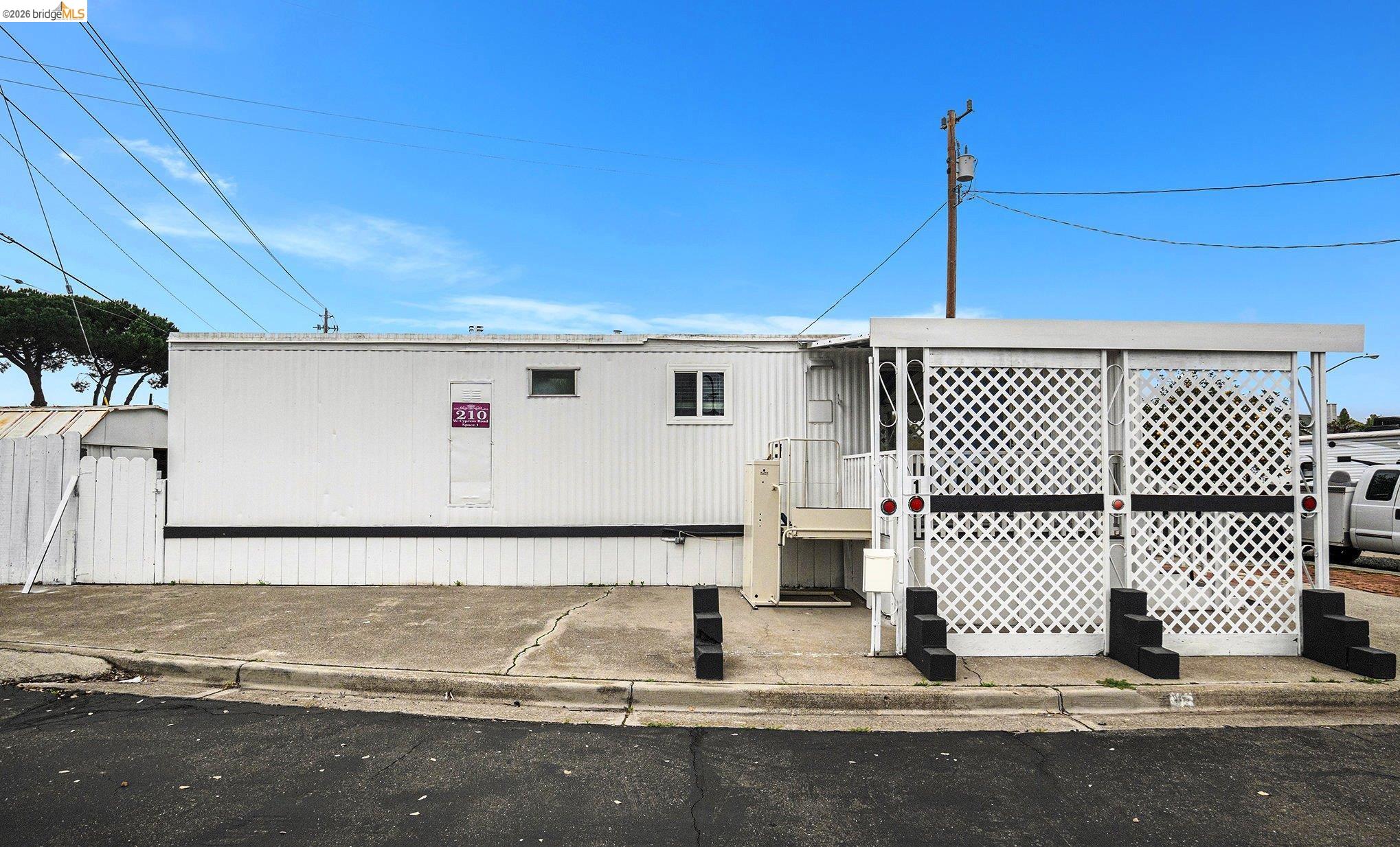 Detail Gallery Image 3 of 26 For 210 W Cypress #1,  Oakley,  CA 94561 - 1 Beds | 1 Baths