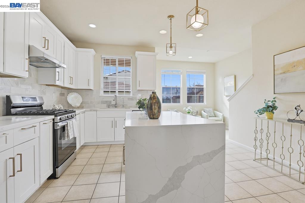 Detail Gallery Image 11 of 53 For 3937 Forest Cir, Castro Valley,  CA 94546 - 3 Beds | 3/1 Baths