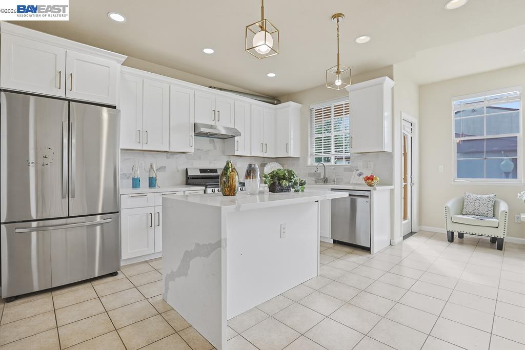 Detail Gallery Image 12 of 53 For 3937 Forest Cir, Castro Valley,  CA 94546 - 3 Beds | 3/1 Baths