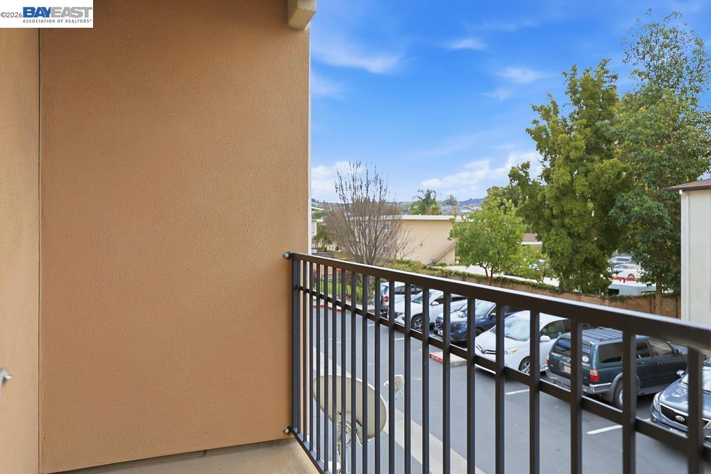 Detail Gallery Image 13 of 53 For 3937 Forest Cir, Castro Valley,  CA 94546 - 3 Beds | 3/1 Baths