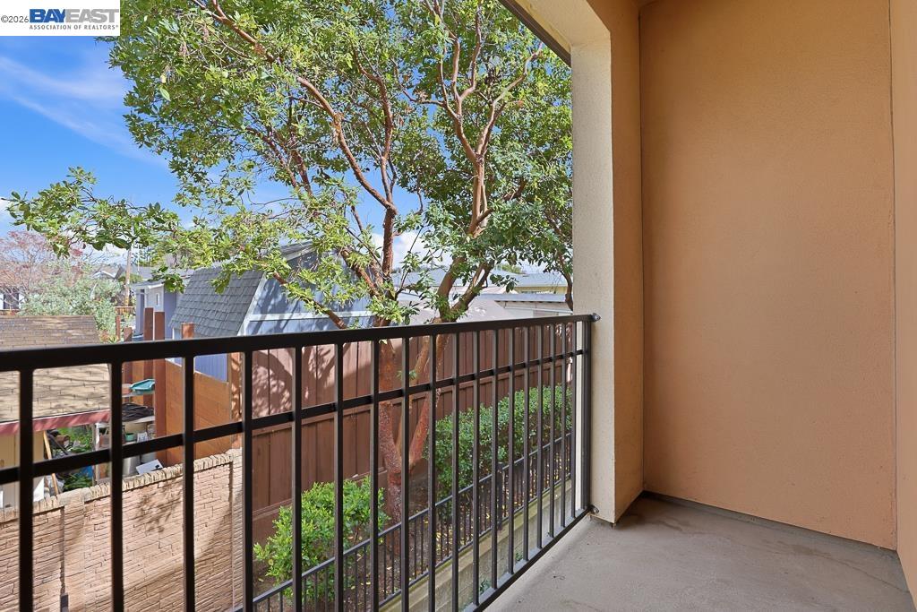 Detail Gallery Image 15 of 53 For 3937 Forest Cir, Castro Valley,  CA 94546 - 3 Beds | 3/1 Baths