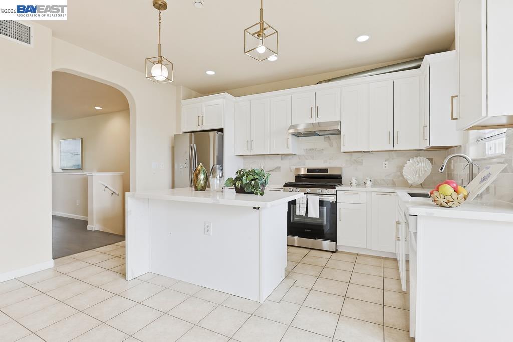 Detail Gallery Image 19 of 53 For 3937 Forest Cir, Castro Valley,  CA 94546 - 3 Beds | 3/1 Baths