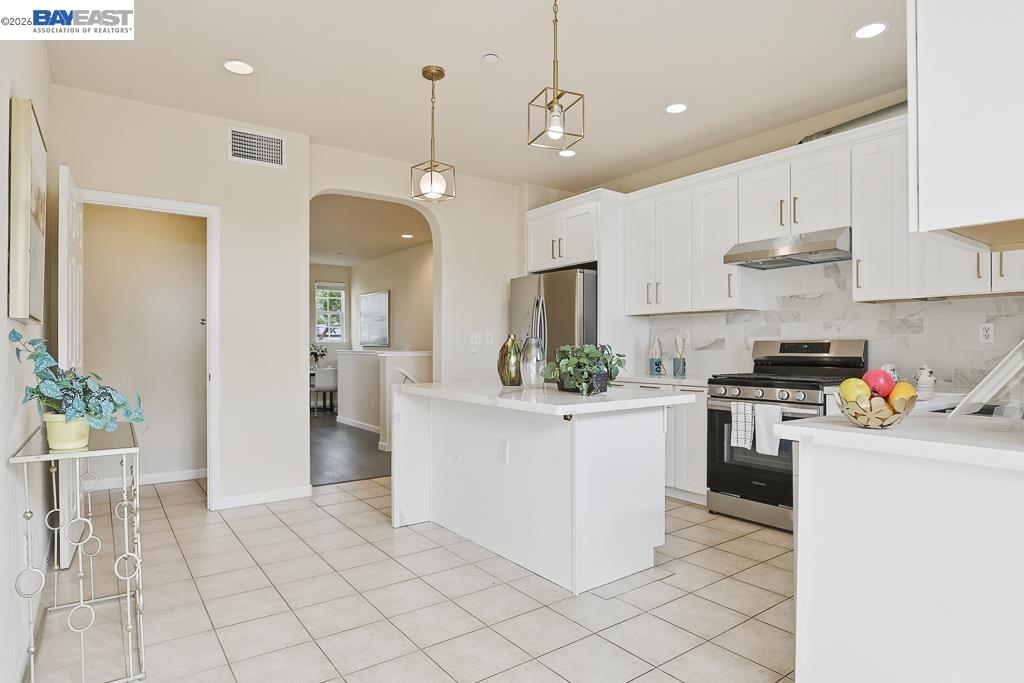 Detail Gallery Image 21 of 53 For 3937 Forest Cir, Castro Valley,  CA 94546 - 3 Beds | 3/1 Baths