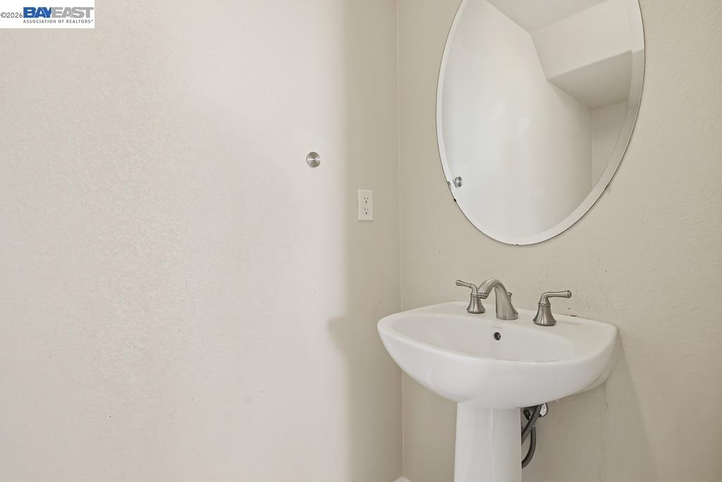 Detail Gallery Image 27 of 53 For 3937 Forest Cir, Castro Valley,  CA 94546 - 3 Beds | 3/1 Baths