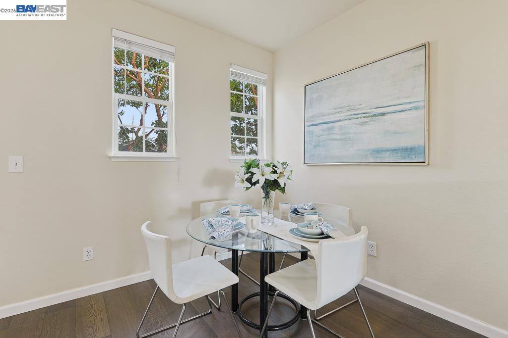 Detail Gallery Image 5 of 53 For 3937 Forest Cir, Castro Valley,  CA 94546 - 3 Beds | 3/1 Baths