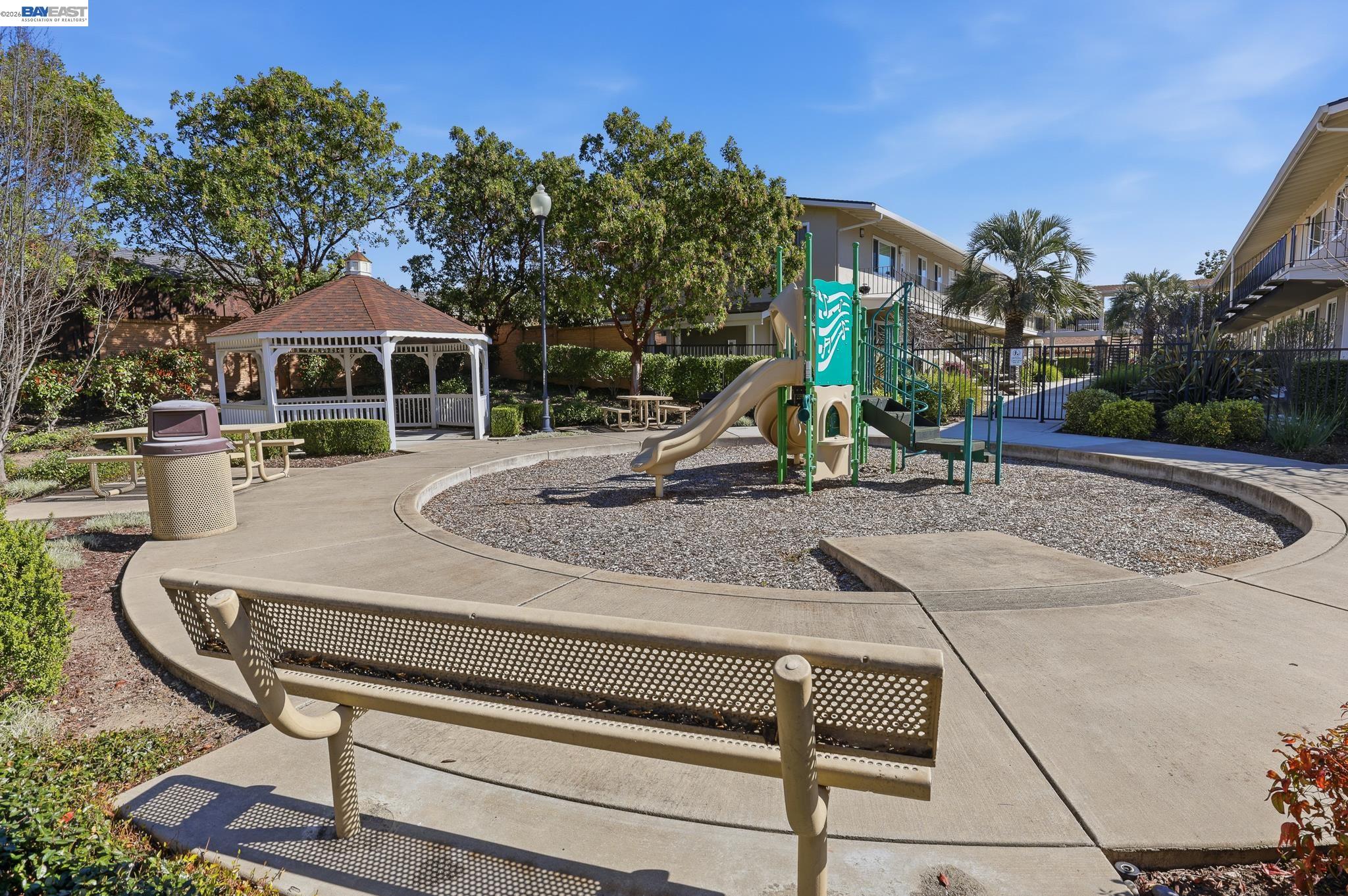 Detail Gallery Image 51 of 53 For 3937 Forest Cir, Castro Valley,  CA 94546 - 3 Beds | 3/1 Baths