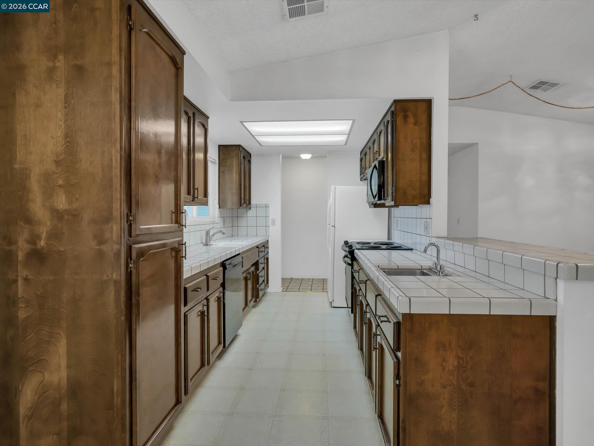 Detail Gallery Image 14 of 39 For 3304 Swallow Dr, Modesto,  CA 95356 - 3 Beds | 2 Baths