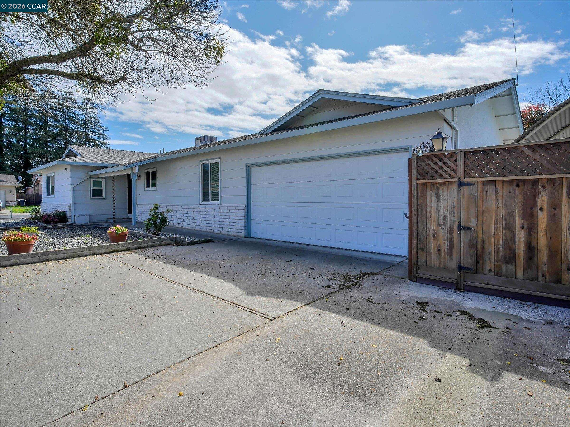 Detail Gallery Image 5 of 39 For 3304 Swallow Dr, Modesto,  CA 95356 - 3 Beds | 2 Baths