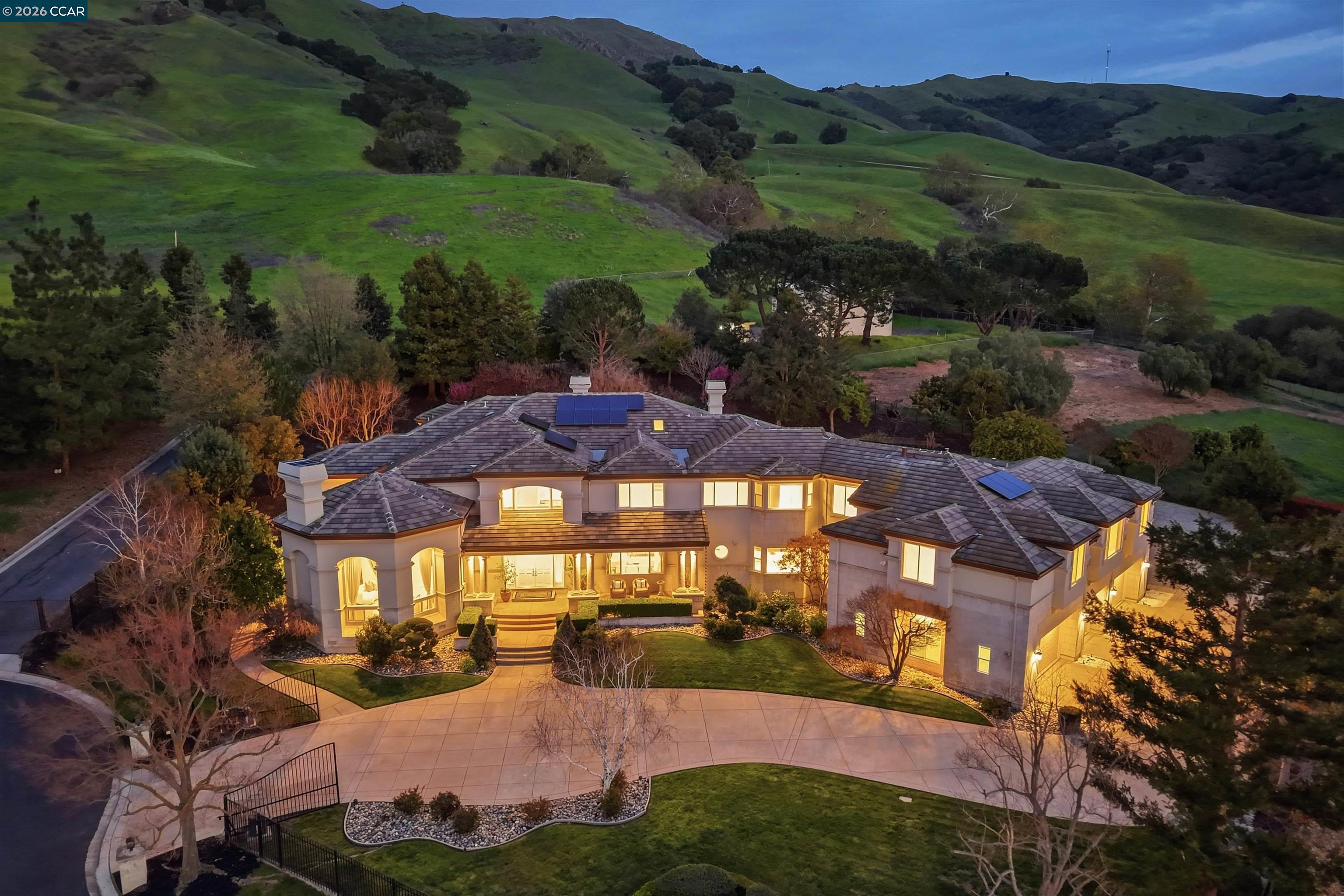 Detail Gallery Image 3 of 53 For 2981 Grapevine Ter, Fremont,  CA 94539 - 7 Beds | 7/1 Baths