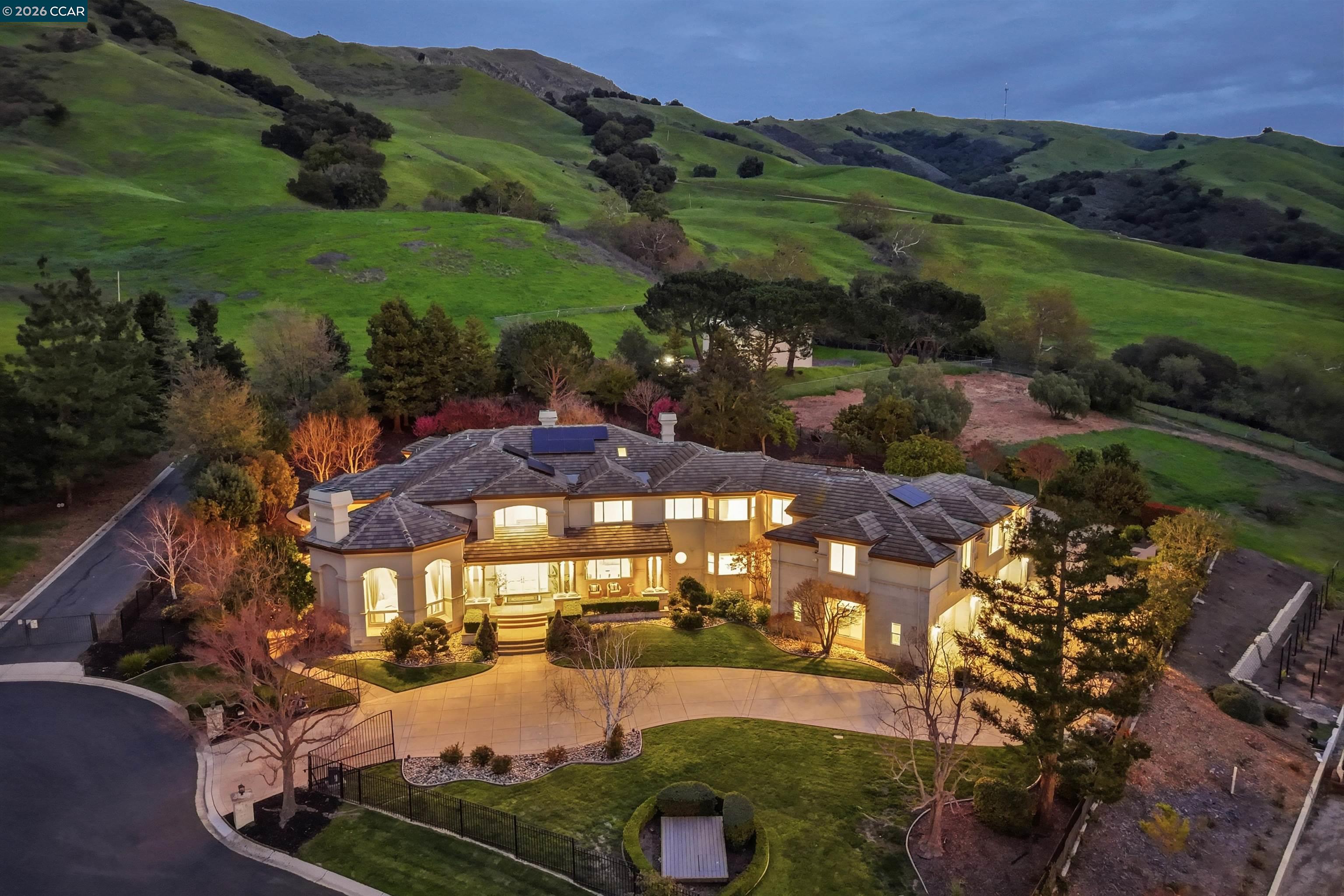 Detail Gallery Image 5 of 53 For 2981 Grapevine Ter, Fremont,  CA 94539 - 7 Beds | 7/1 Baths