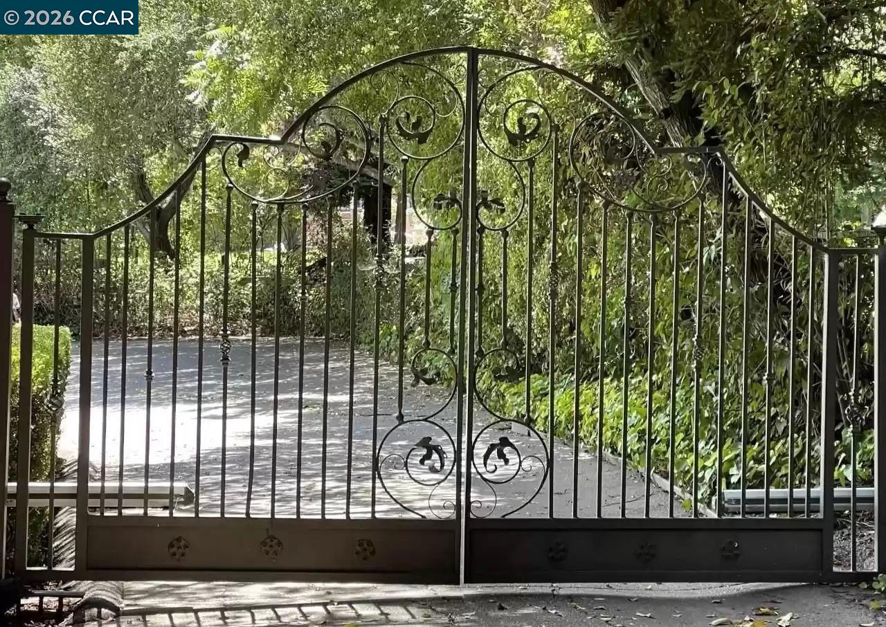 Detail Gallery Image 2 of 37 For 1645 Livorna Road West, Alamo,  CA 94507 - 3 Beds | 2/1 Baths