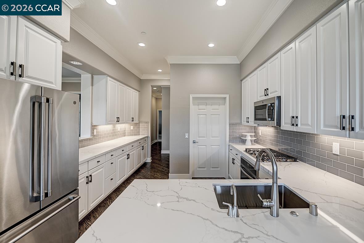 Photo #2: 41126224 Listing: Photo #2