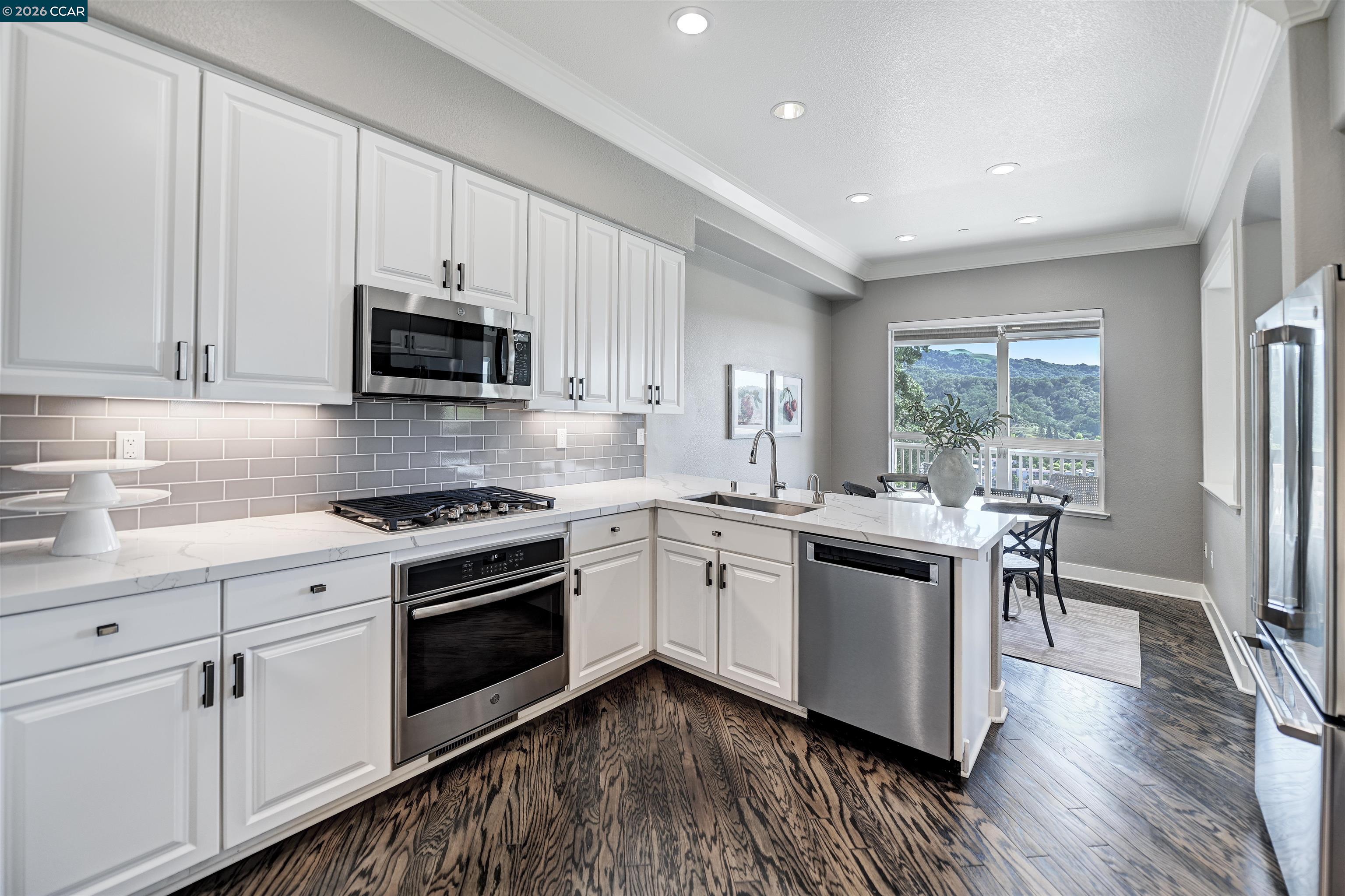 Photo #3: 41126224 Listing: Photo #3