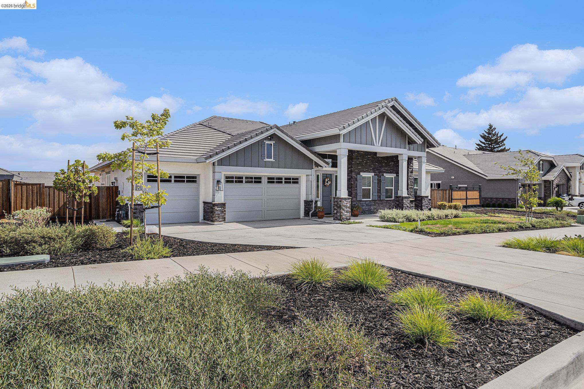 Detail Gallery Image 4 of 40 For 5010 Neroly Rd, Oakley,  CA 94561 - 4 Beds | 3/1 Baths