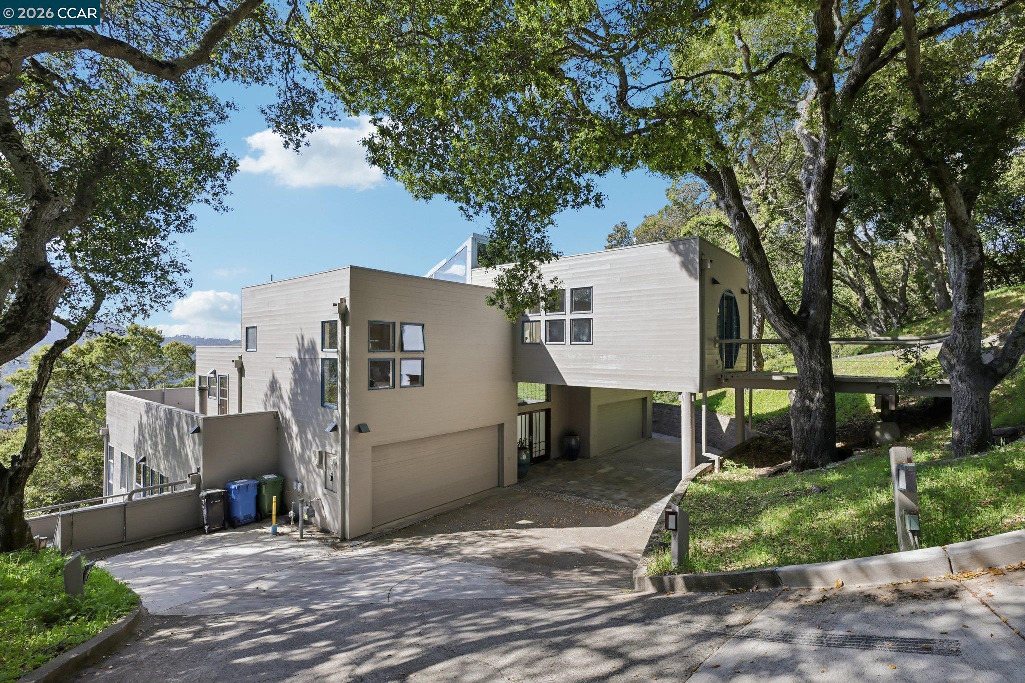 Detail Gallery Image 2 of 58 For 319 Tappan Ter, Orinda,  CA 94563 - 5 Beds | 4/1 Baths