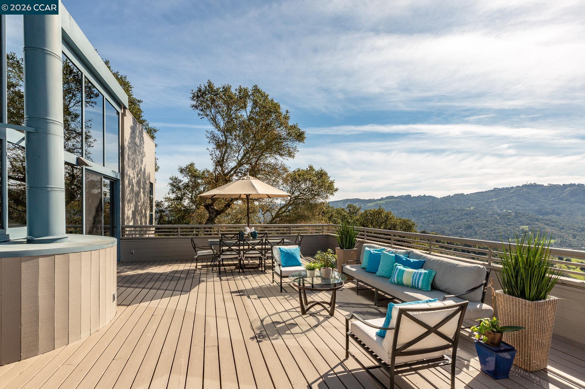 Detail Gallery Image 12 of 55 For 319 Tappan Ter, Orinda,  CA 94563 - 5 Beds | 4/1 Baths