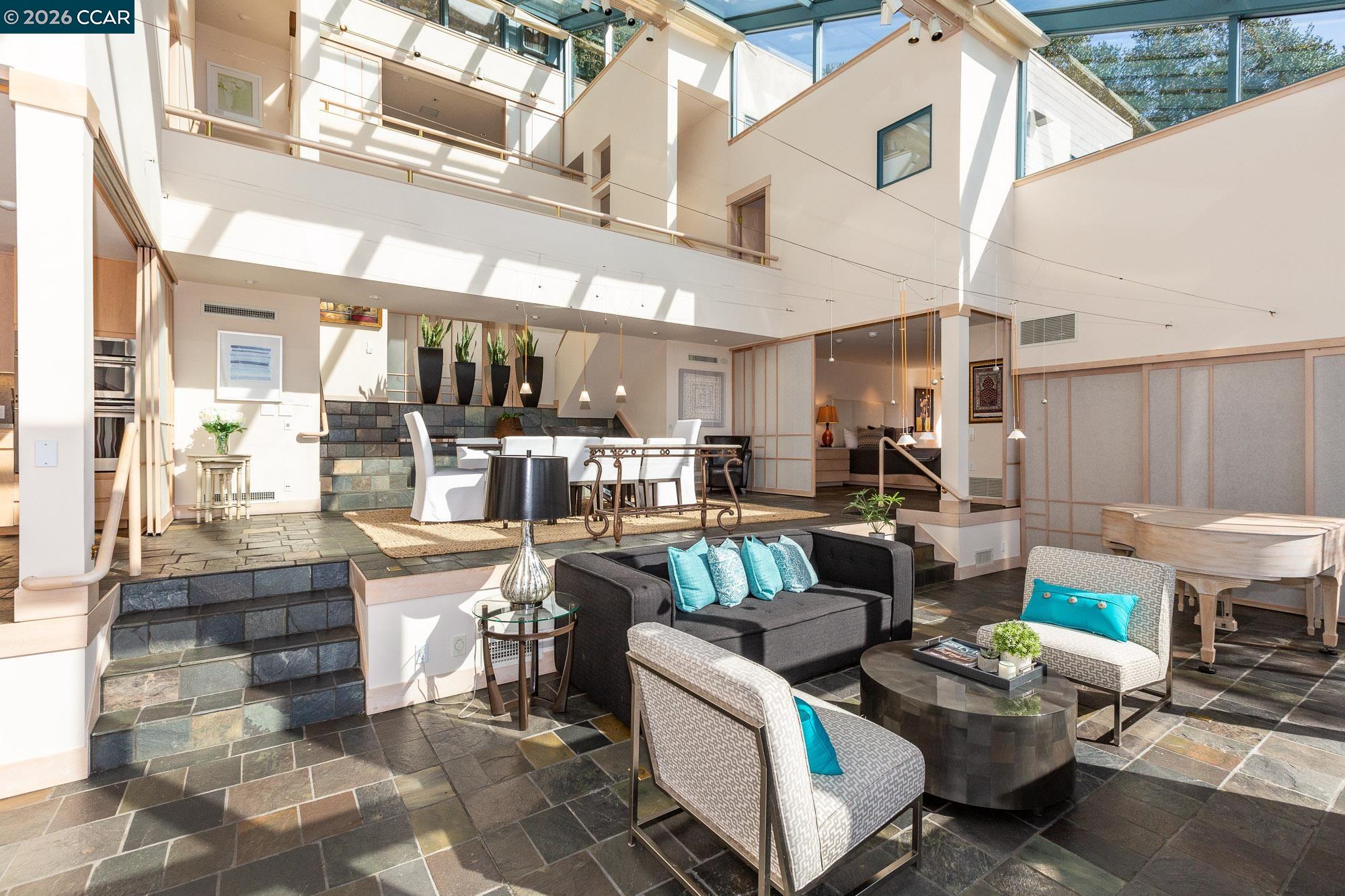 Detail Gallery Image 14 of 55 For 319 Tappan Ter, Orinda,  CA 94563 - 5 Beds | 4/1 Baths