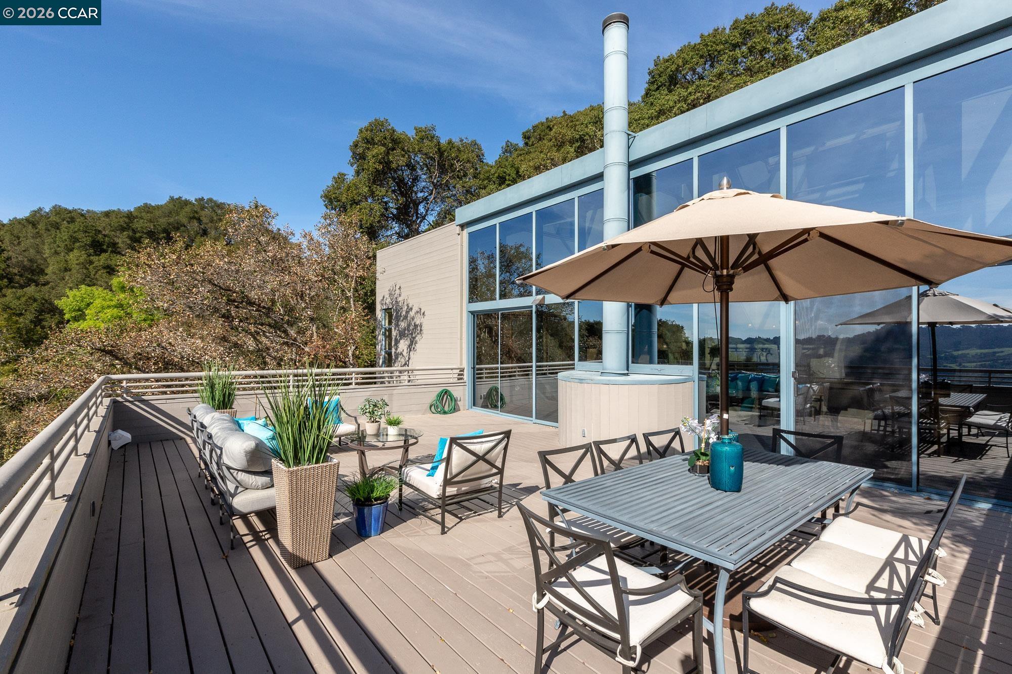 Detail Gallery Image 15 of 55 For 319 Tappan Ter, Orinda,  CA 94563 - 5 Beds | 4/1 Baths