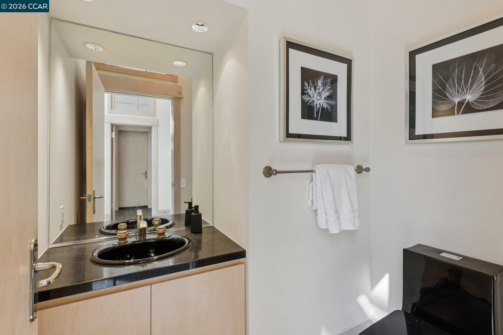 Detail Gallery Image 15 of 58 For 319 Tappan Ter, Orinda,  CA 94563 - 5 Beds | 4/1 Baths