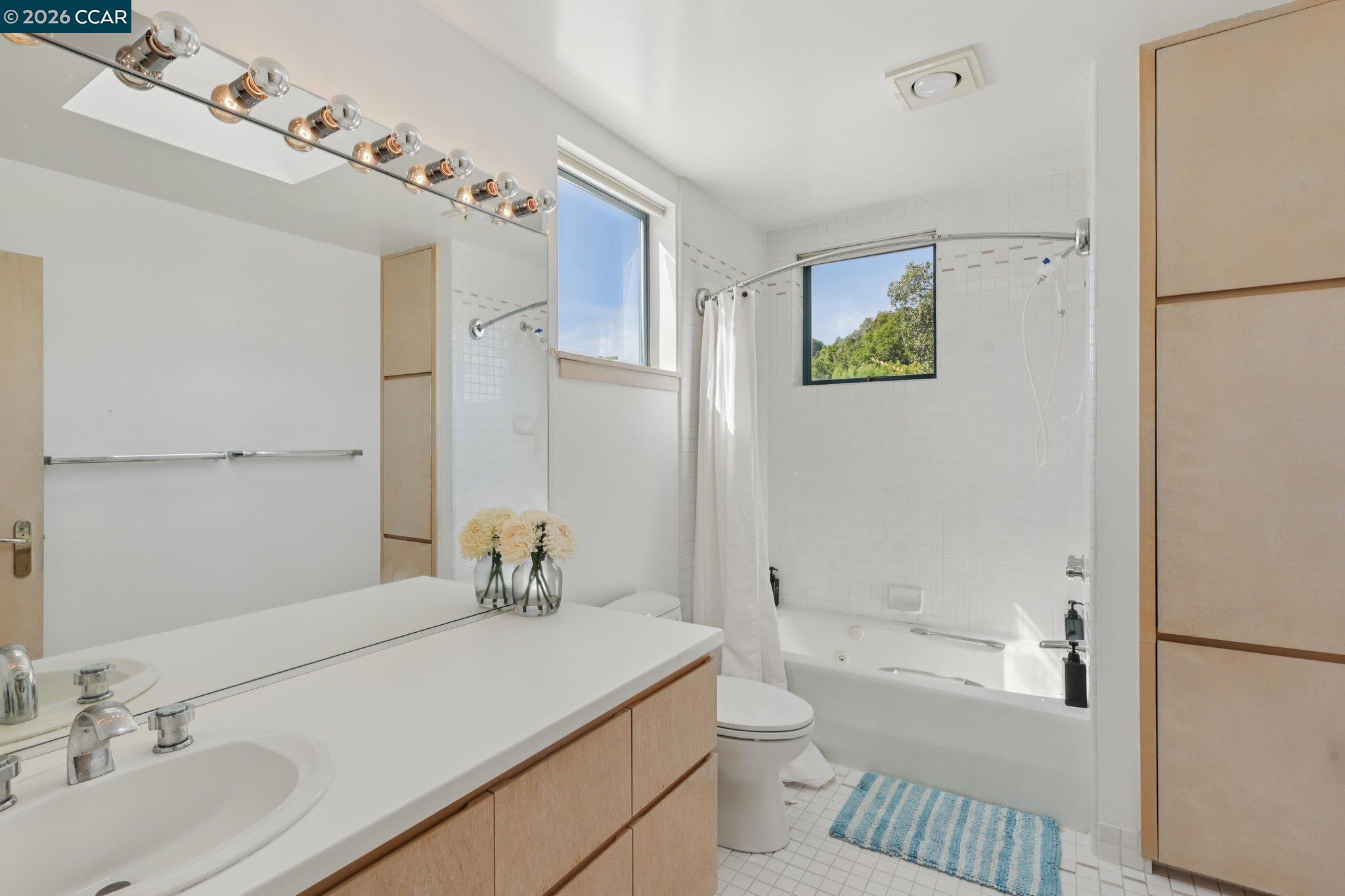 Detail Gallery Image 22 of 58 For 319 Tappan Ter, Orinda,  CA 94563 - 5 Beds | 4/1 Baths