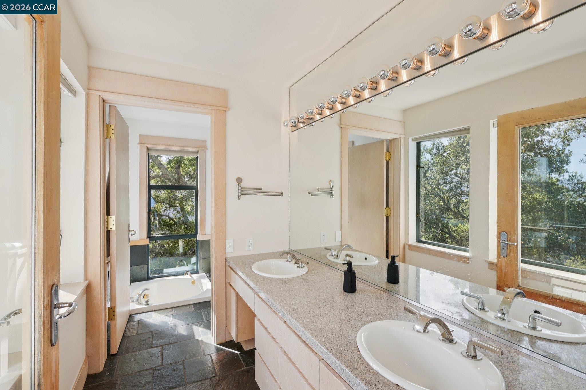 Detail Gallery Image 29 of 58 For 319 Tappan Ter, Orinda,  CA 94563 - 5 Beds | 4/1 Baths