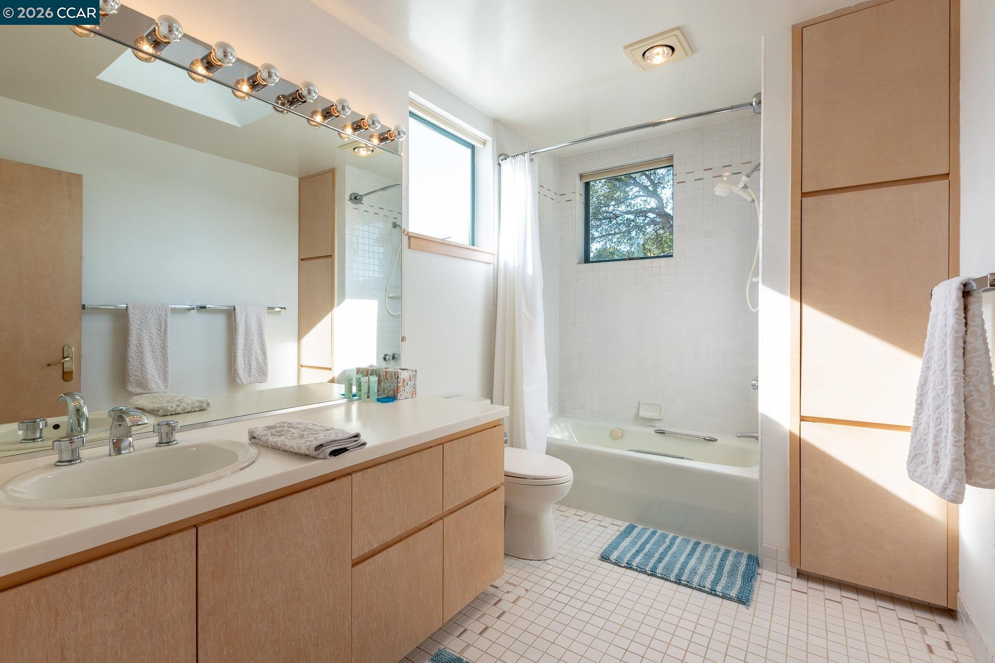 Detail Gallery Image 30 of 55 For 319 Tappan Ter, Orinda,  CA 94563 - 5 Beds | 4/1 Baths