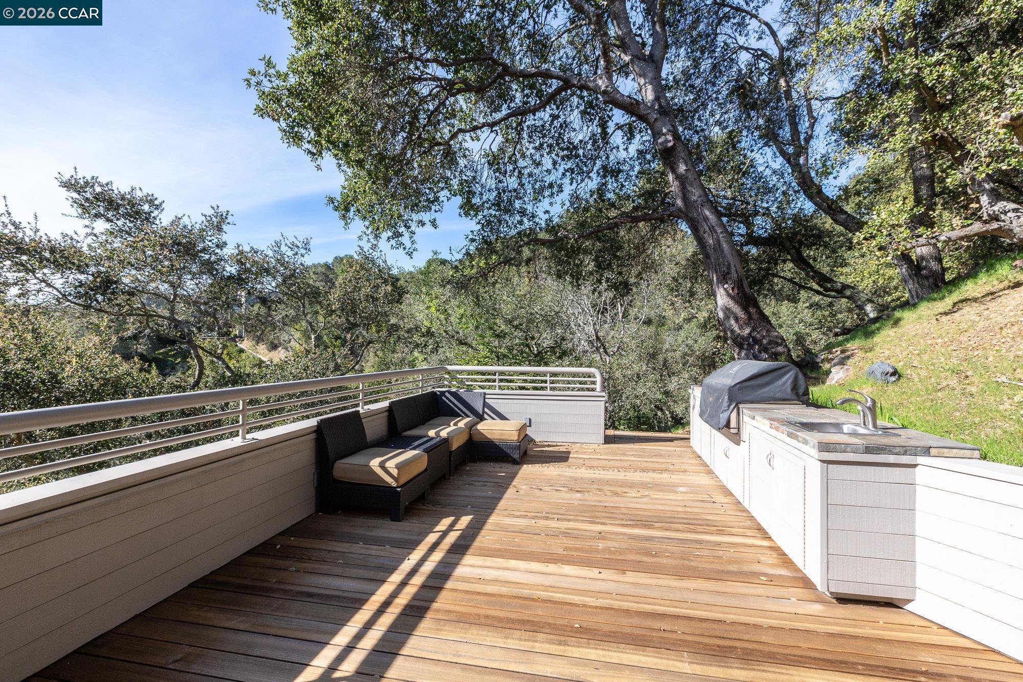 Detail Gallery Image 31 of 55 For 319 Tappan Ter, Orinda,  CA 94563 - 5 Beds | 4/1 Baths