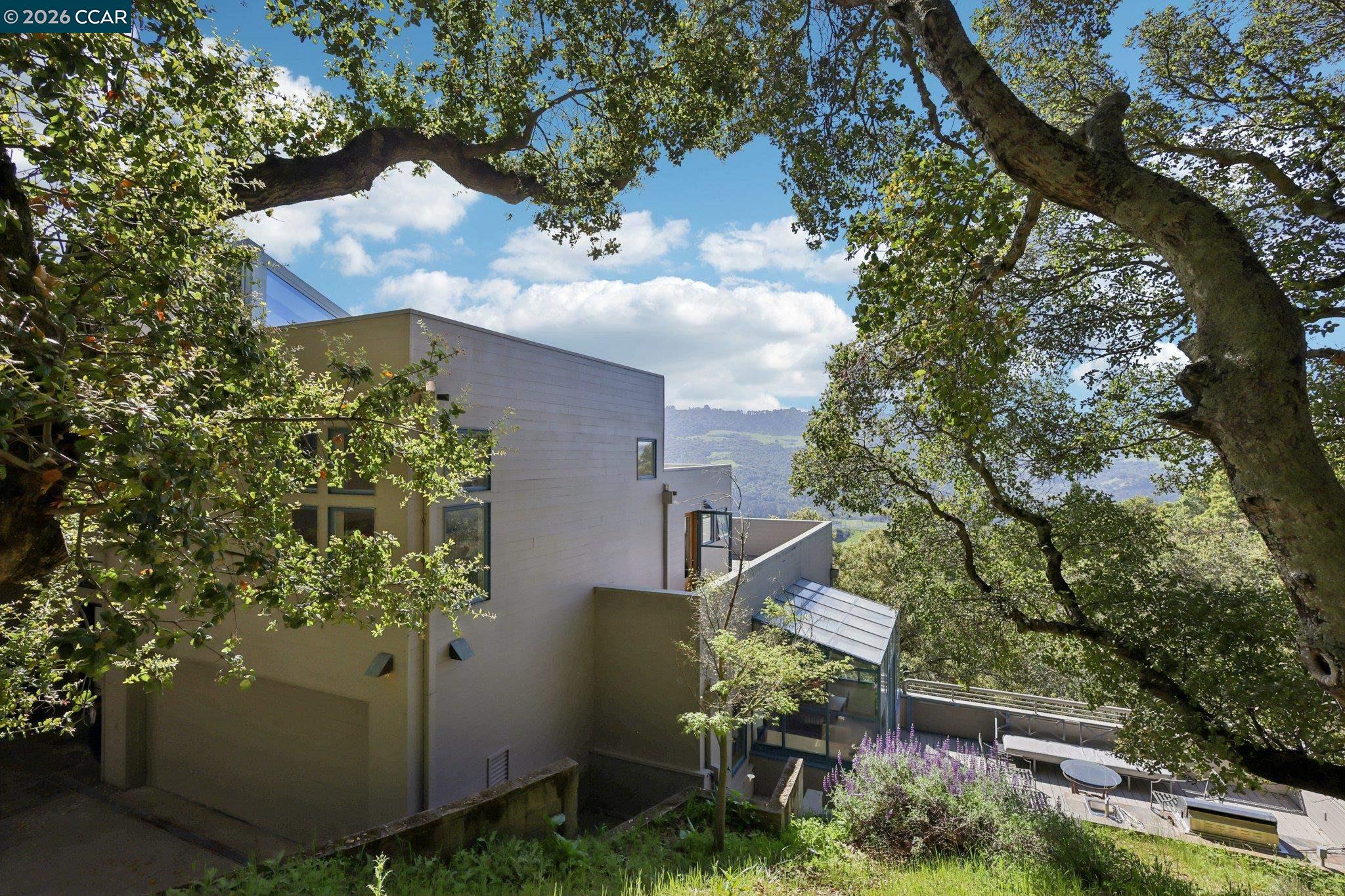 Detail Gallery Image 33 of 58 For 319 Tappan Ter, Orinda,  CA 94563 - 5 Beds | 4/1 Baths