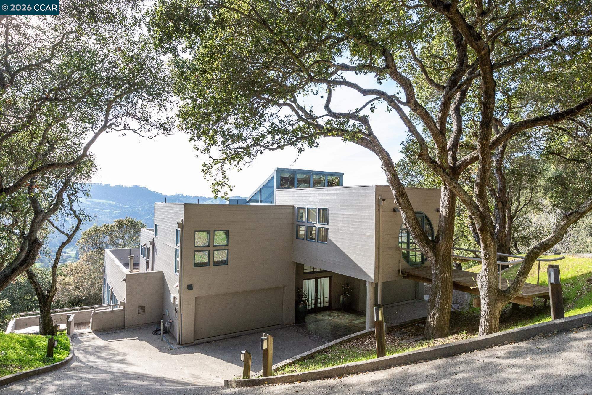 Detail Gallery Image 40 of 55 For 319 Tappan Ter, Orinda,  CA 94563 - 5 Beds | 4/1 Baths