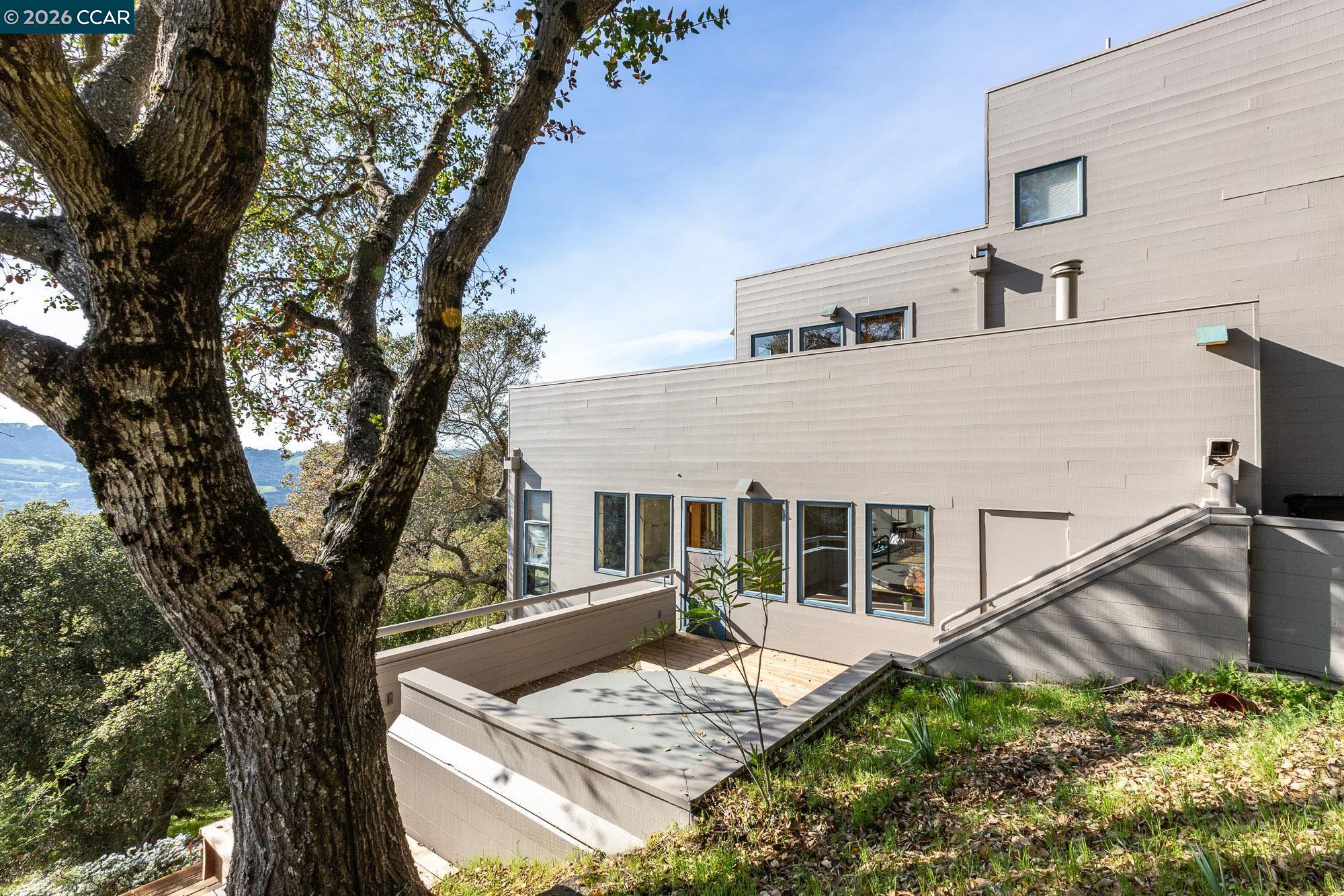 Detail Gallery Image 43 of 55 For 319 Tappan Ter, Orinda,  CA 94563 - 5 Beds | 4/1 Baths