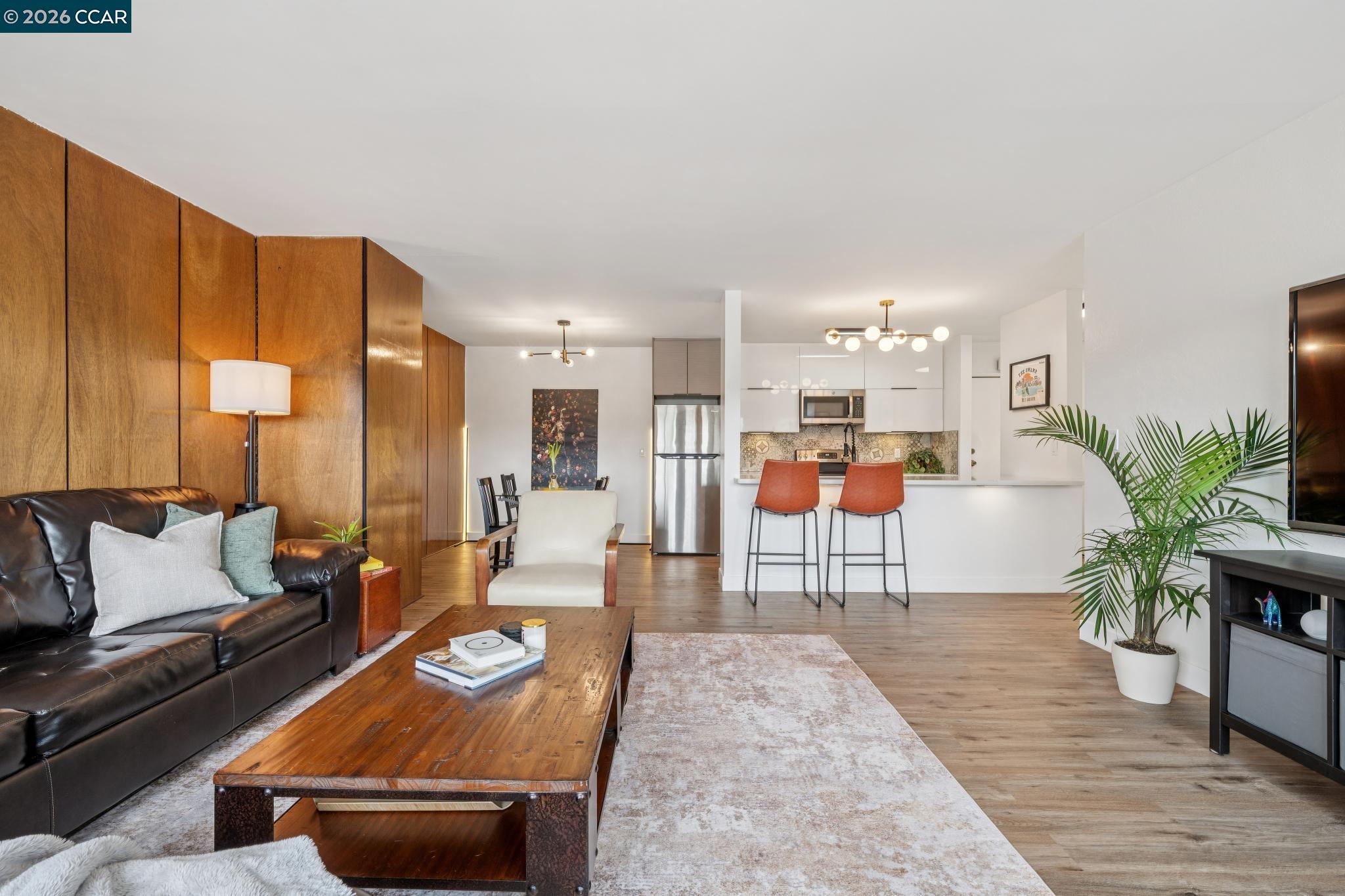 Photo #2: 41126230 Listing: Photo #2