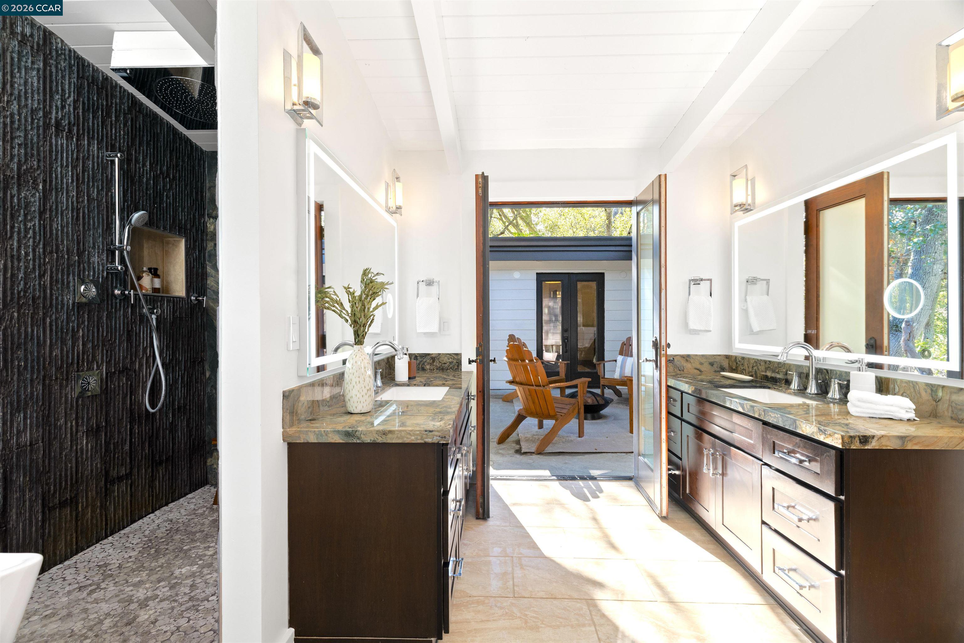 Detail Gallery Image 17 of 28 For 8 Oak Arbor, Orinda,  CA 94563 - 5 Beds | 4/1 Baths