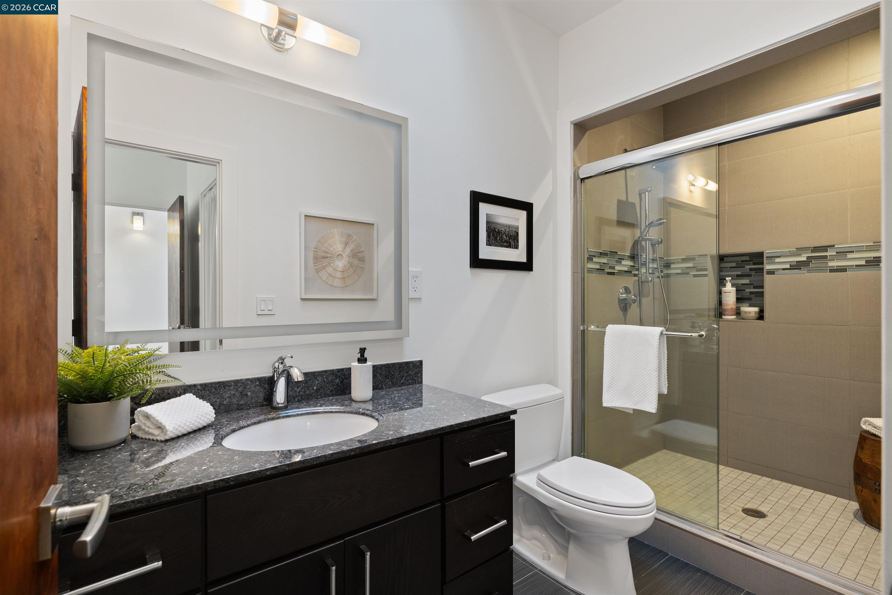 Detail Gallery Image 22 of 28 For 8 Oak Arbor, Orinda,  CA 94563 - 5 Beds | 4/1 Baths