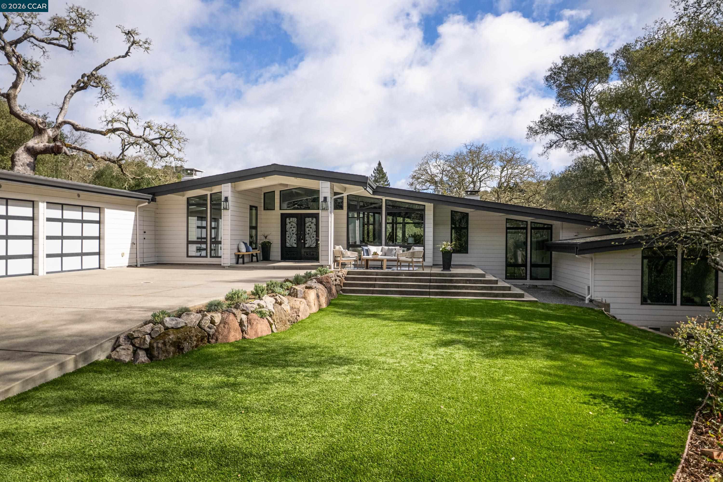 Detail Gallery Image 25 of 28 For 8 Oak Arbor, Orinda,  CA 94563 - 5 Beds | 4/1 Baths