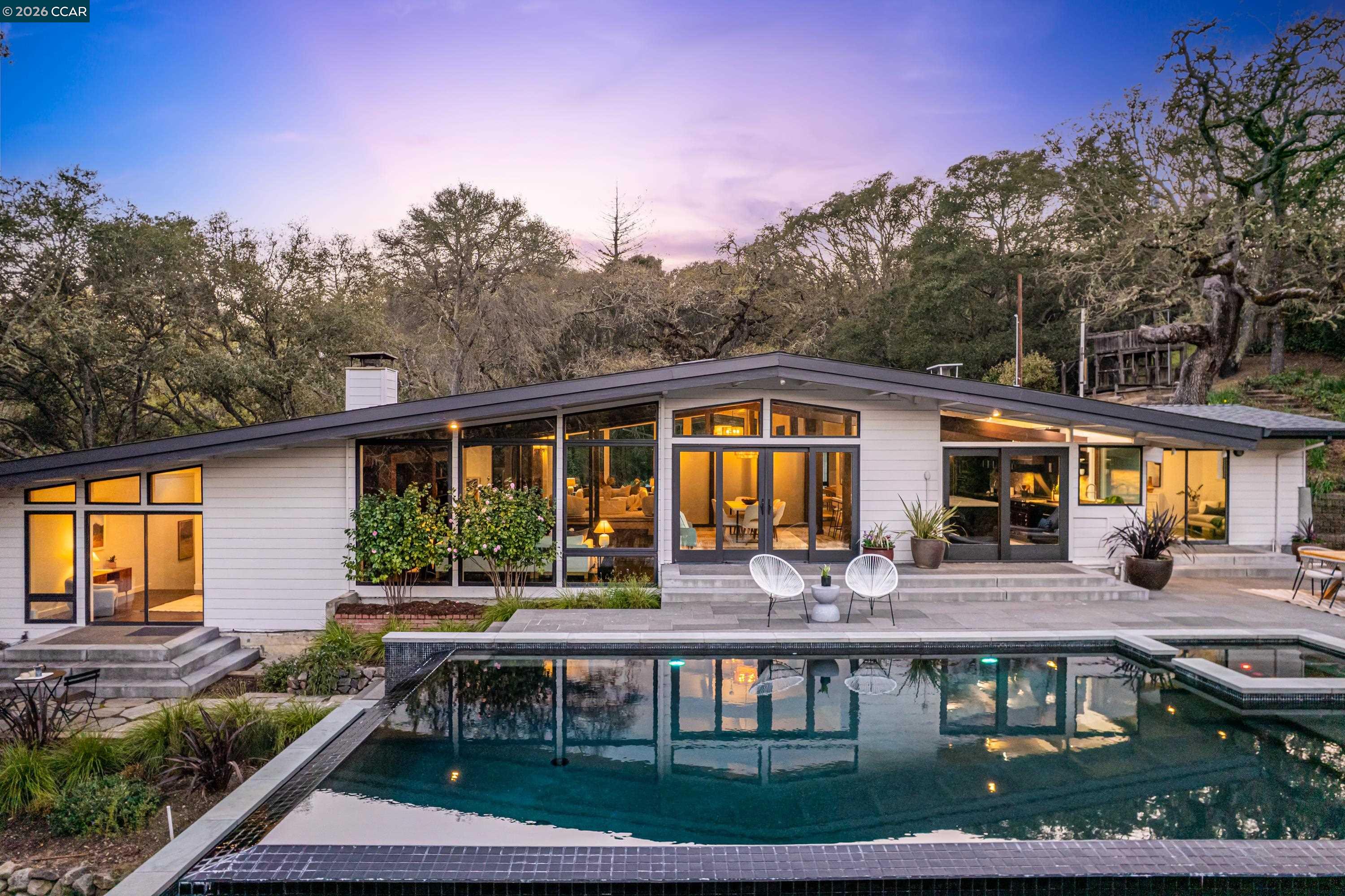 Detail Gallery Image 26 of 28 For 8 Oak Arbor, Orinda,  CA 94563 - 5 Beds | 4/1 Baths