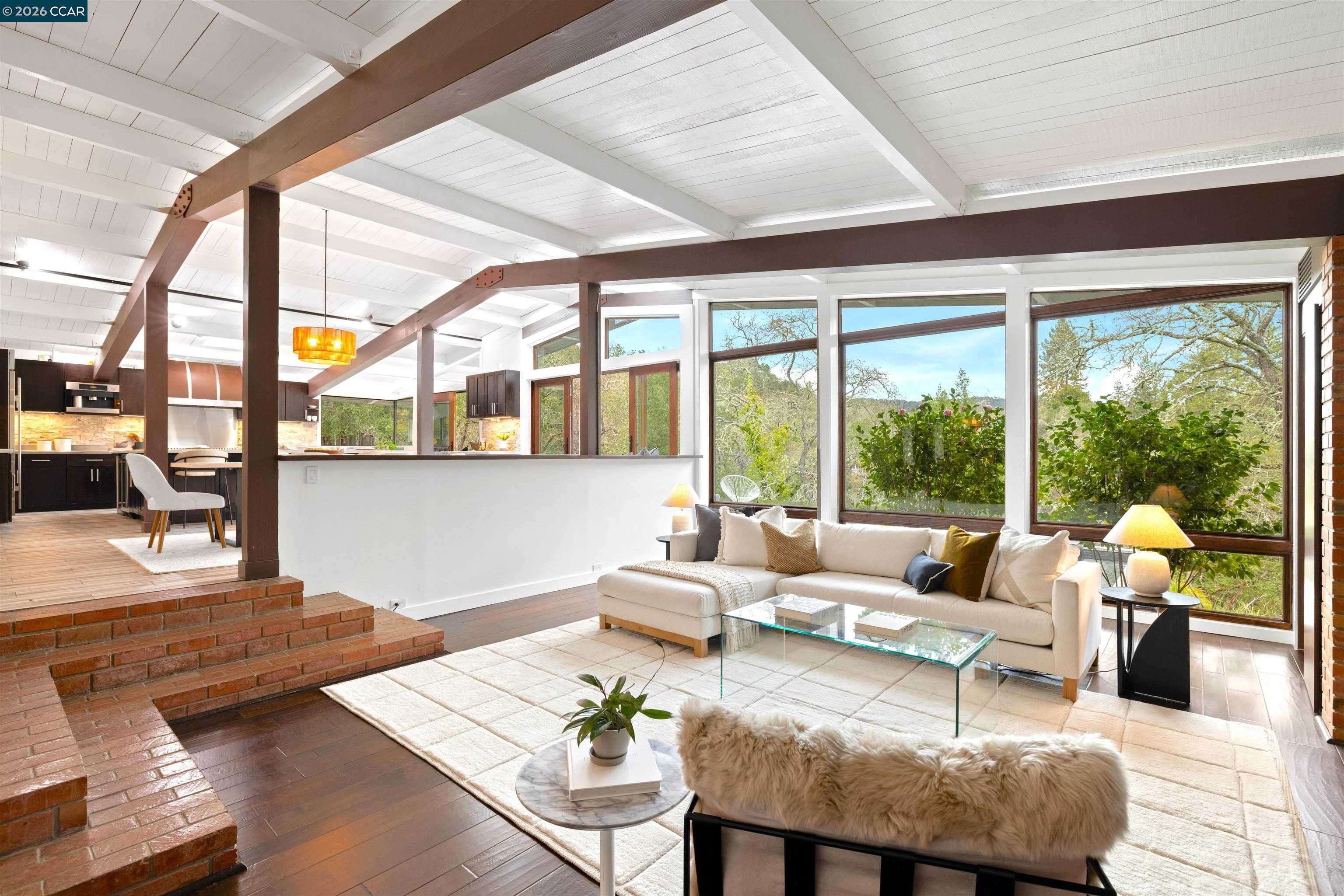 Detail Gallery Image 6 of 28 For 8 Oak Arbor, Orinda,  CA 94563 - 5 Beds | 4/1 Baths