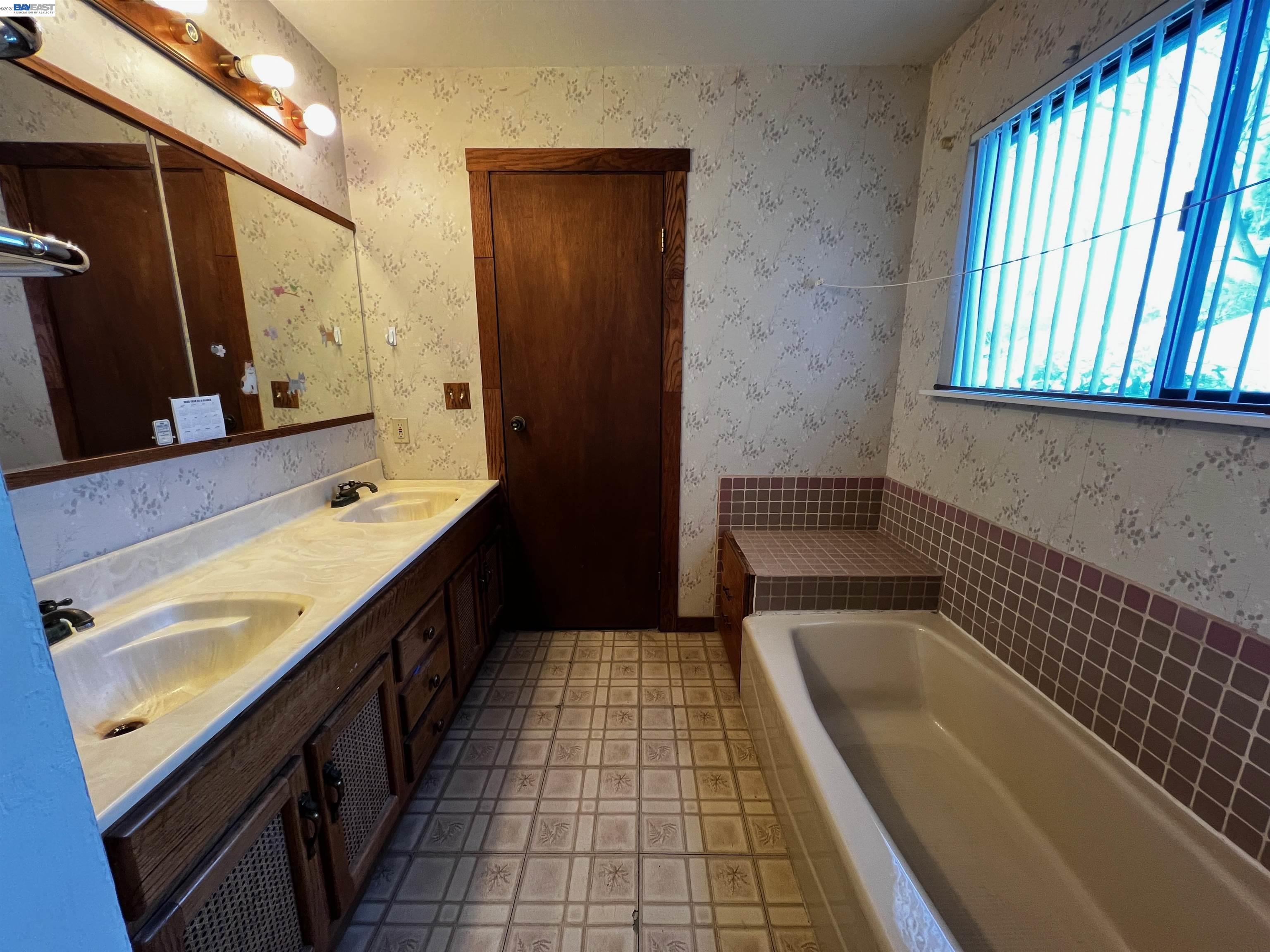 Detail Gallery Image 10 of 12 For 236 Center Ave, Pacheco,  CA 94553 - 3 Beds | 2 Baths