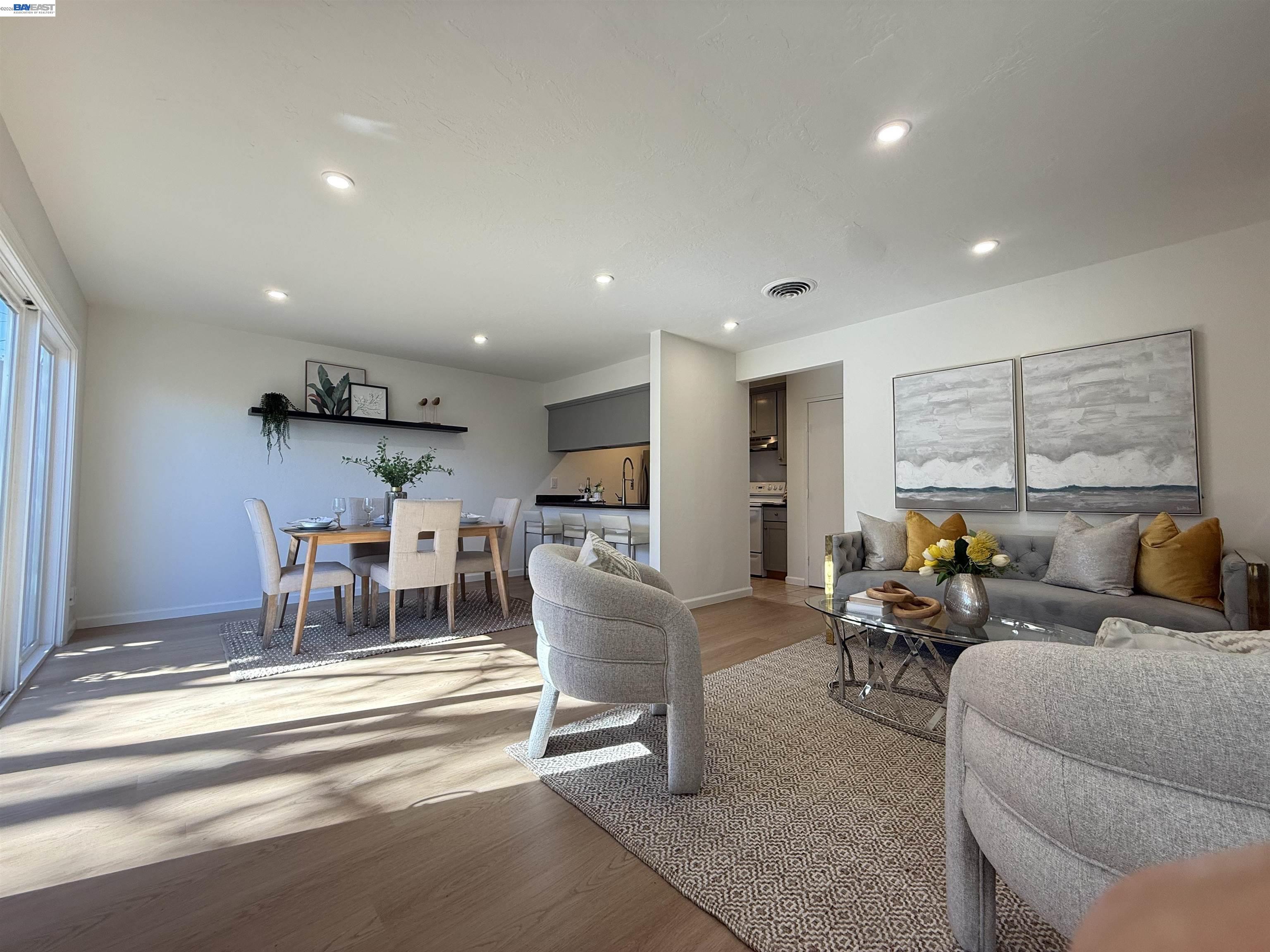 Photo #2: 41126233 Listing: Photo #2