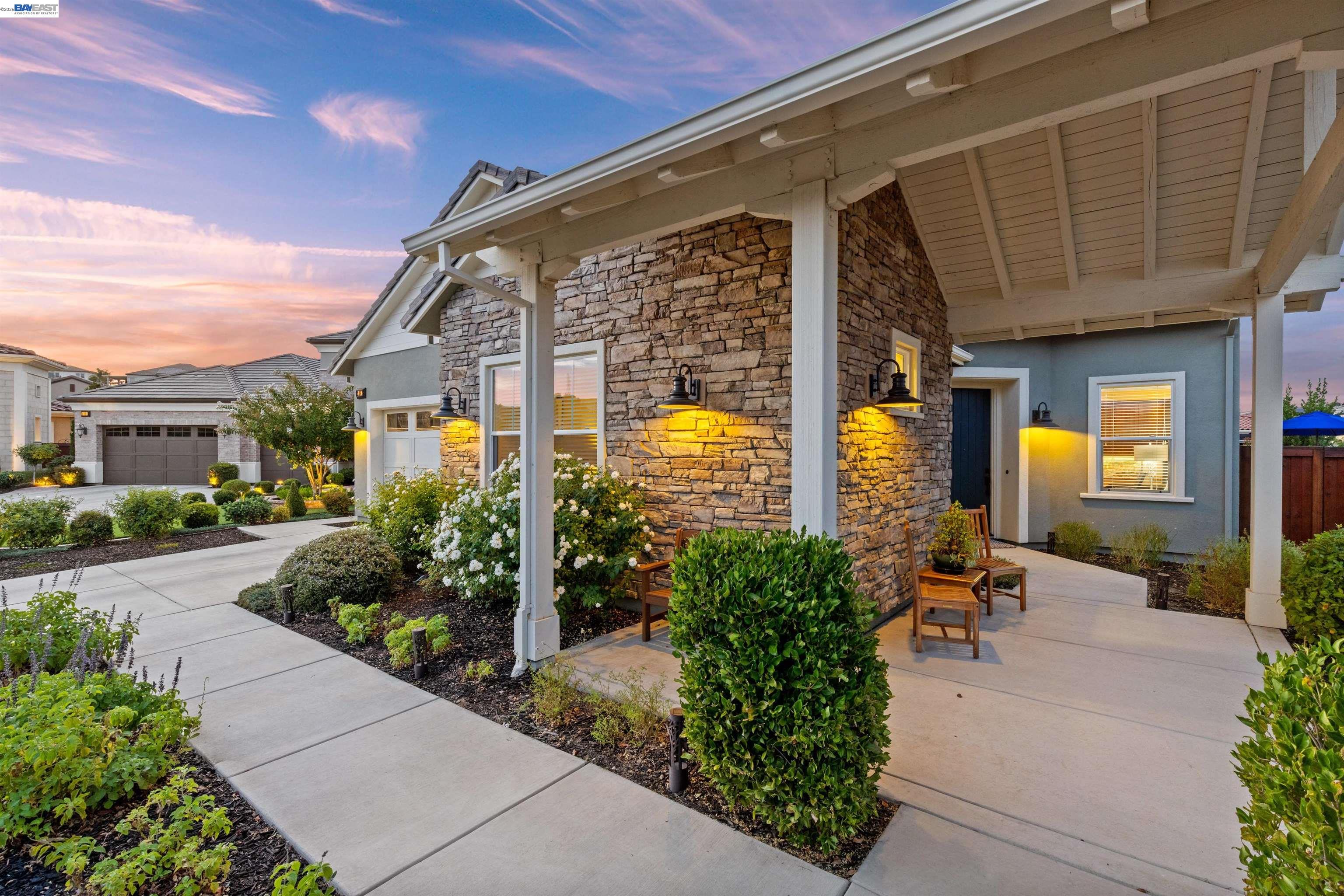 Detail Gallery Image 2 of 60 For 2062 Reserva Court, Brentwood,  CA 94513 - 2 Beds | 2/1 Baths